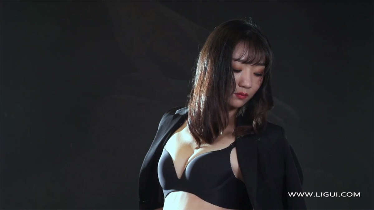 Ligui丽柜视频 2020.03.17 职场新秀 小涵-日更街拍