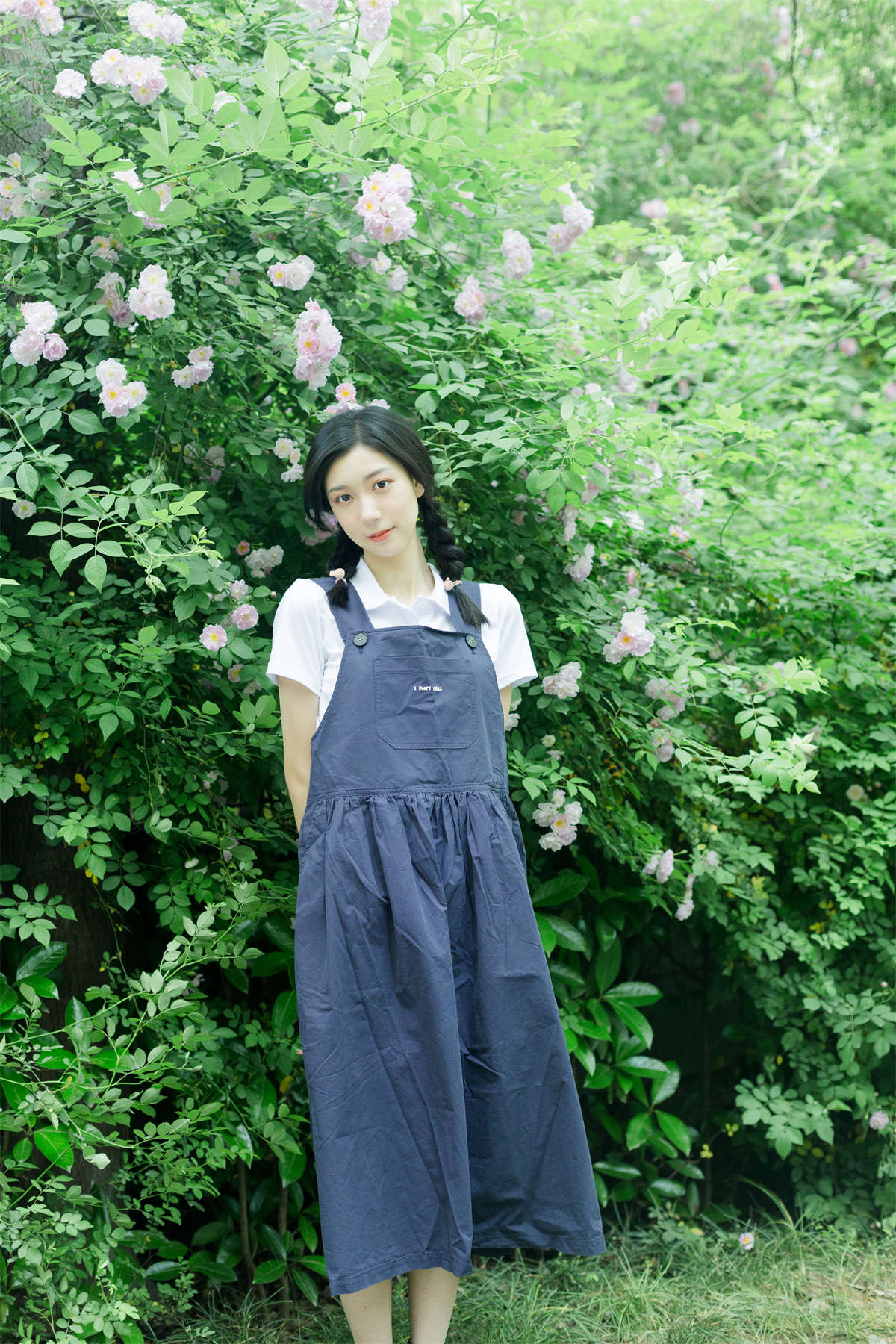 YITUYU艺图语 2023.02.11 除了春天和蔷薇 饲猫少女--日更街拍