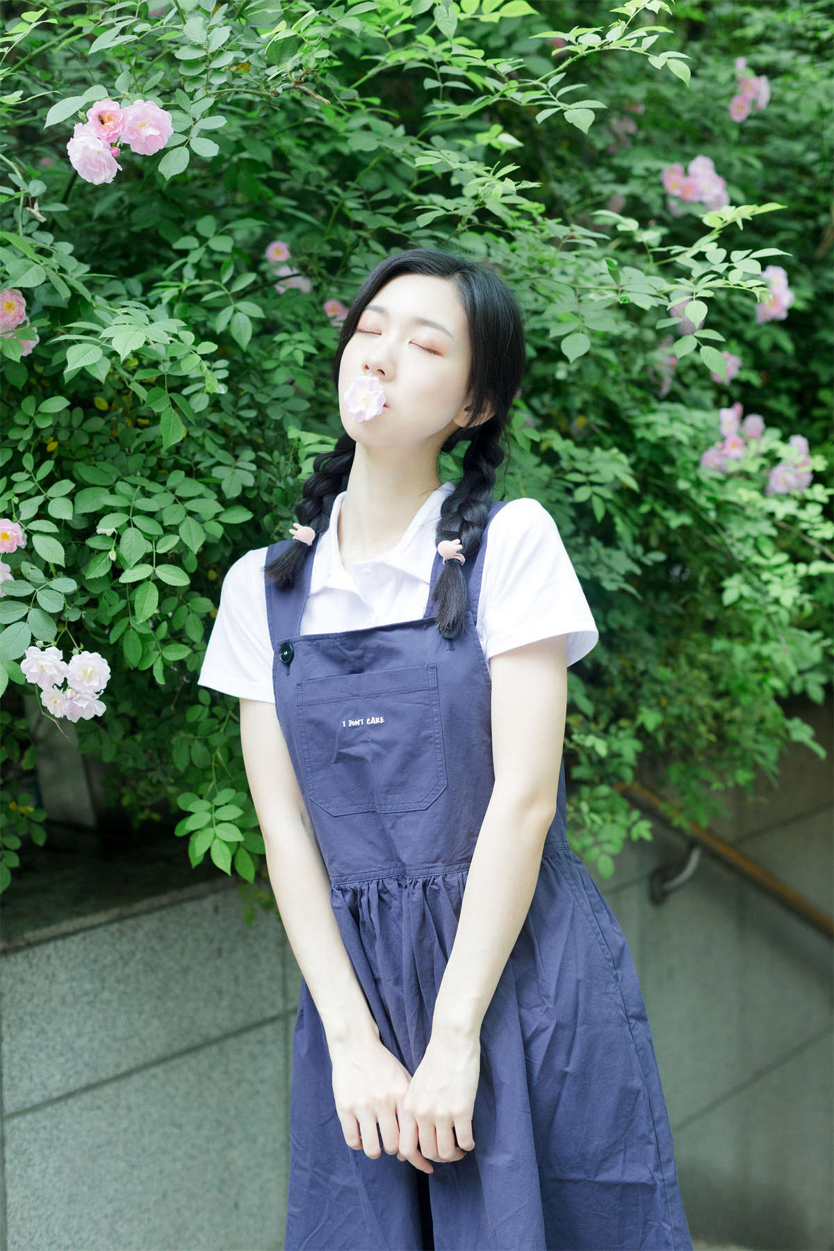 YITUYU艺图语 2023.02.11 除了春天和蔷薇 饲猫少女-插图1