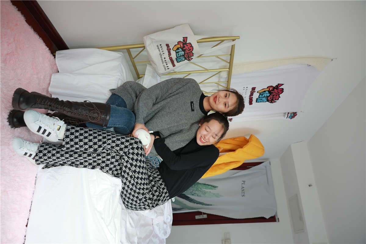 物恋传媒 NO.657 闺蜜-雪里双生-日更街拍