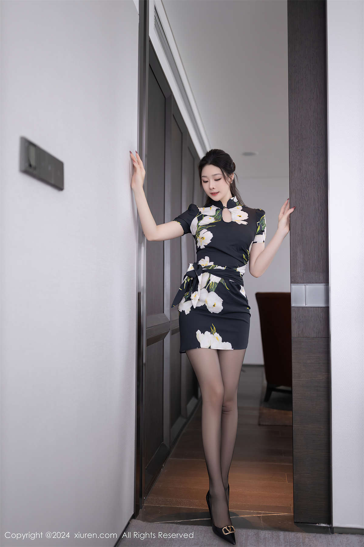图片[2]-Xiuren秀人网 2024.06.27 NO.8768 小逗逗-日更街拍