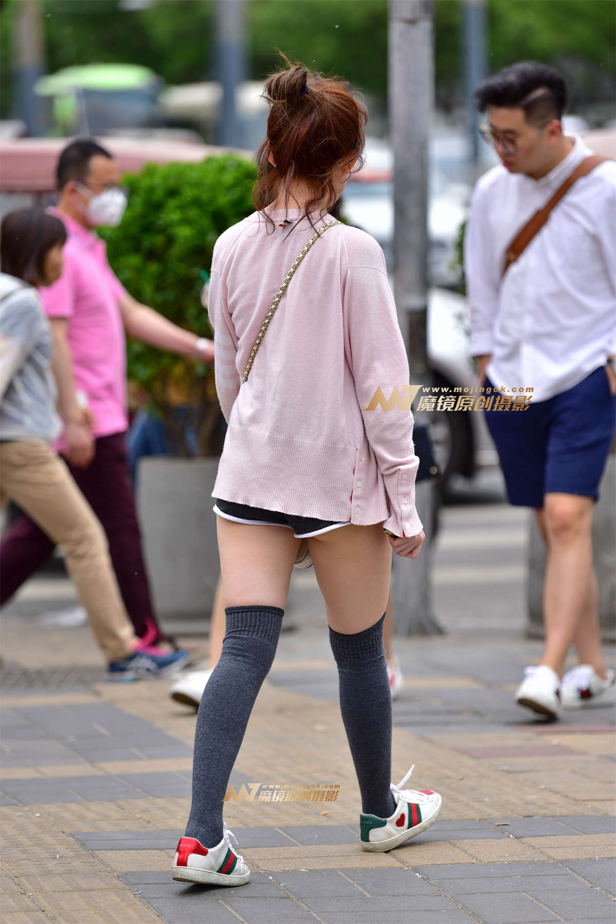 图片[2]-5.25 运动短裤性感纹身美女-日更街拍