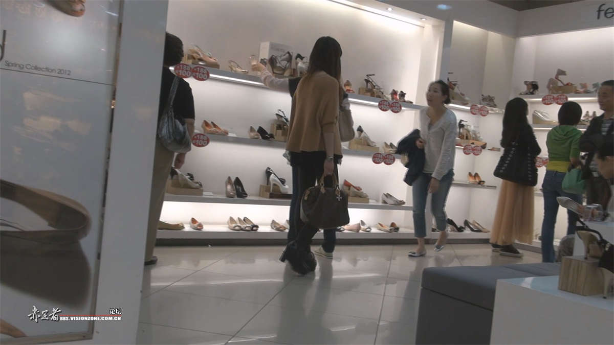 难以置信，商场街拍也能遇到同一人-日更街拍