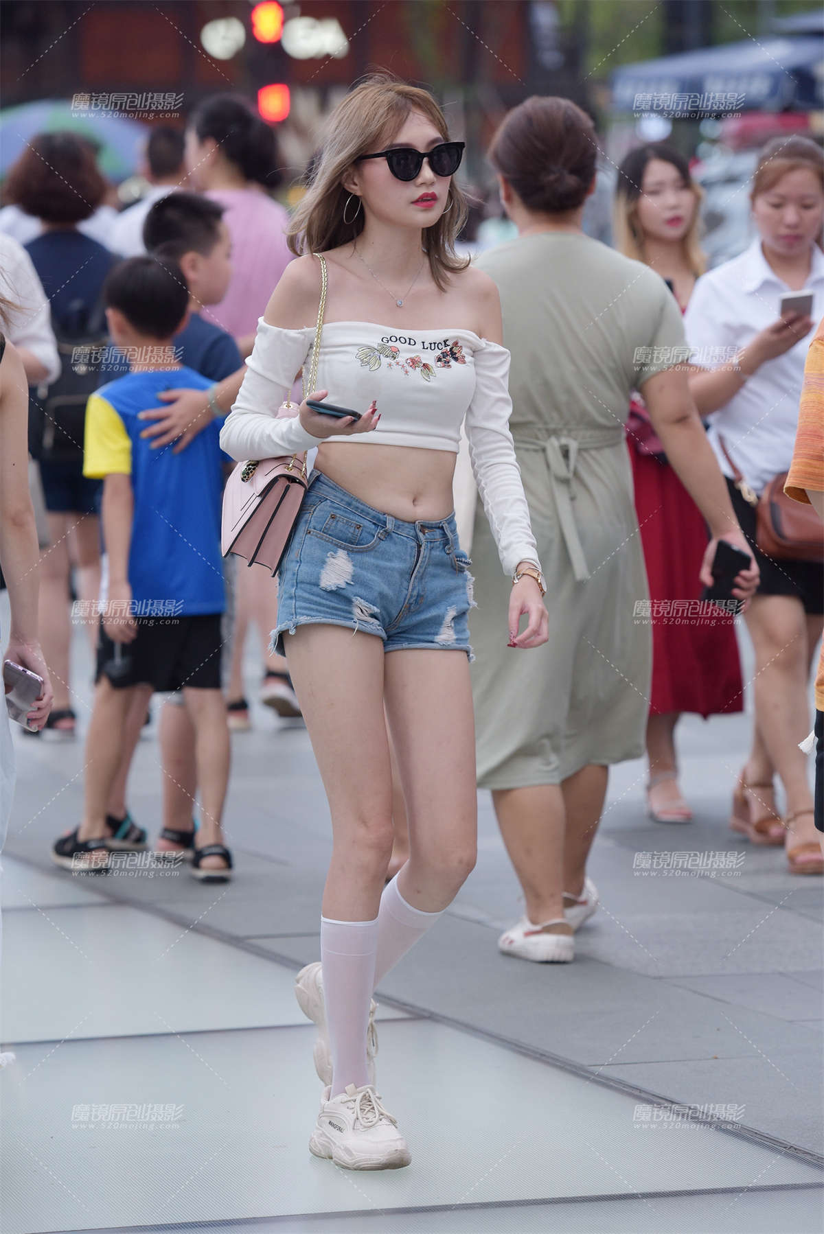 热裤美女-日更街拍