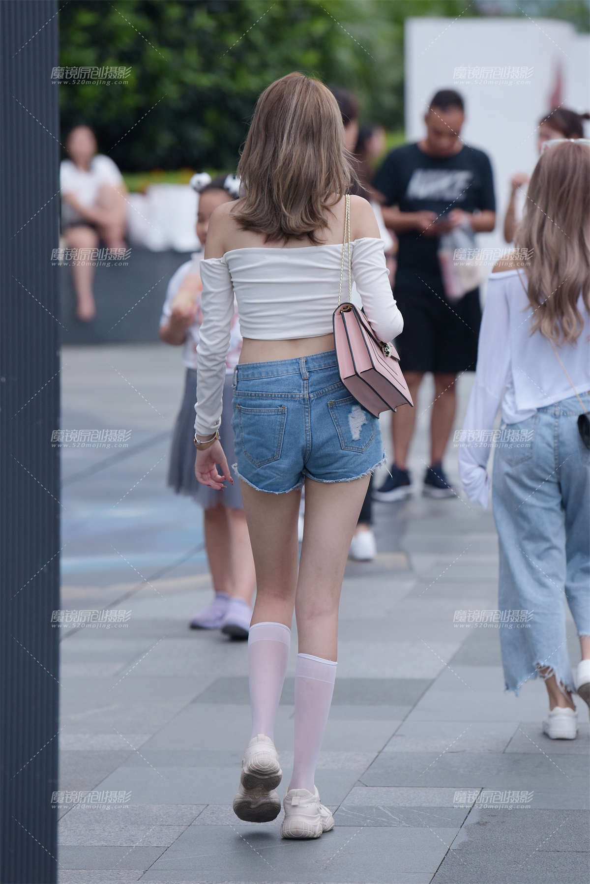 图片[2]-热裤美女-日更街拍