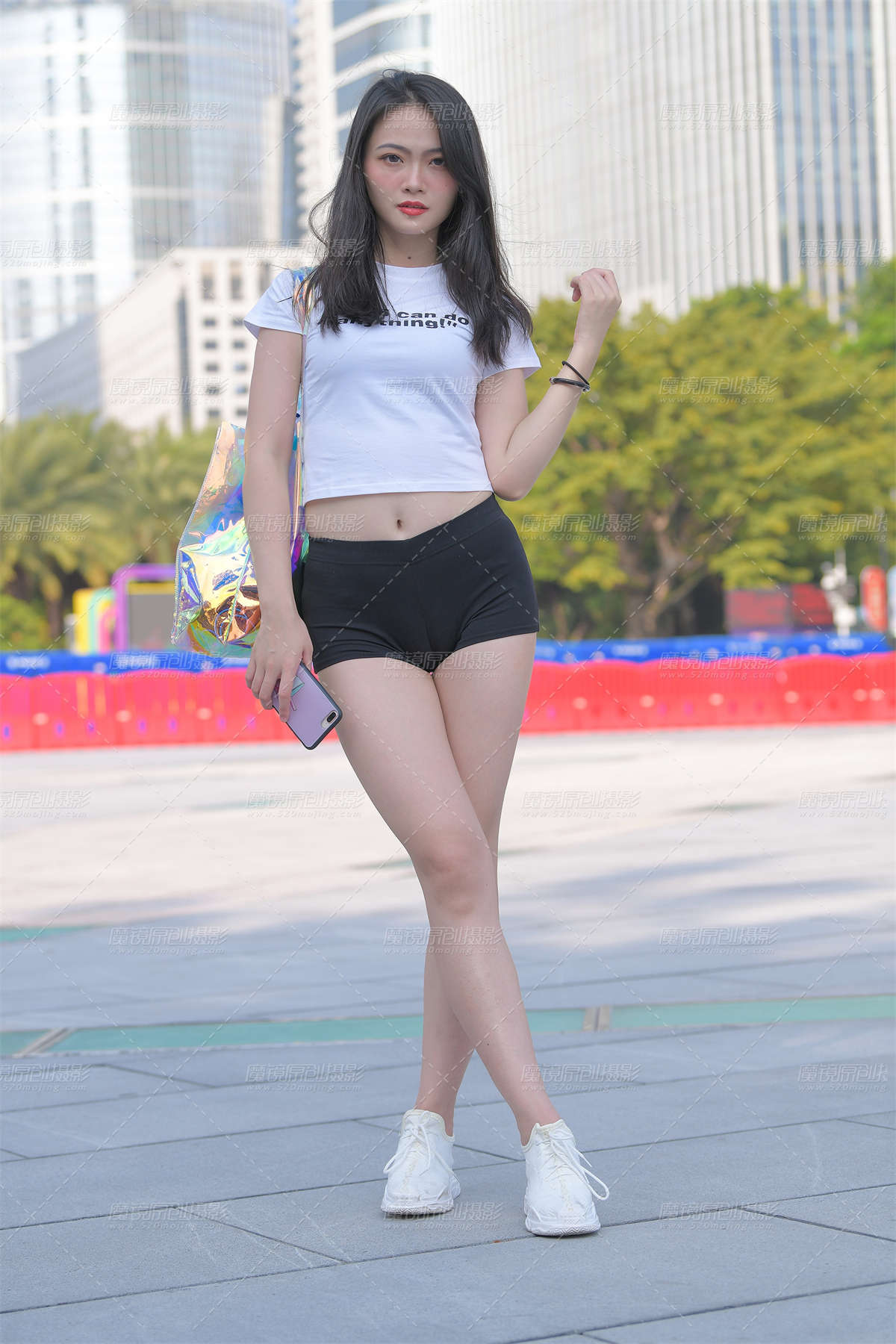 【视觉冲击模拍作品】紧身黑色热裤美女-日更街拍