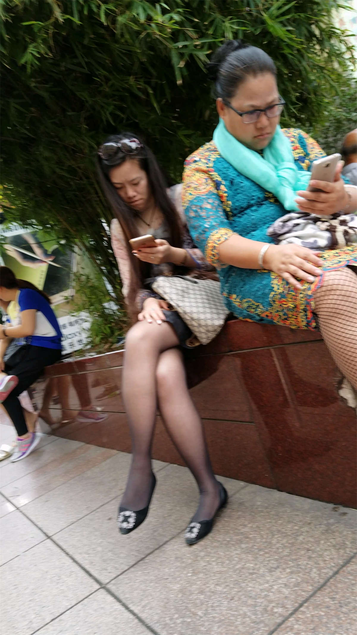 图片[2]-黑色裙黑丝美女-日更街拍