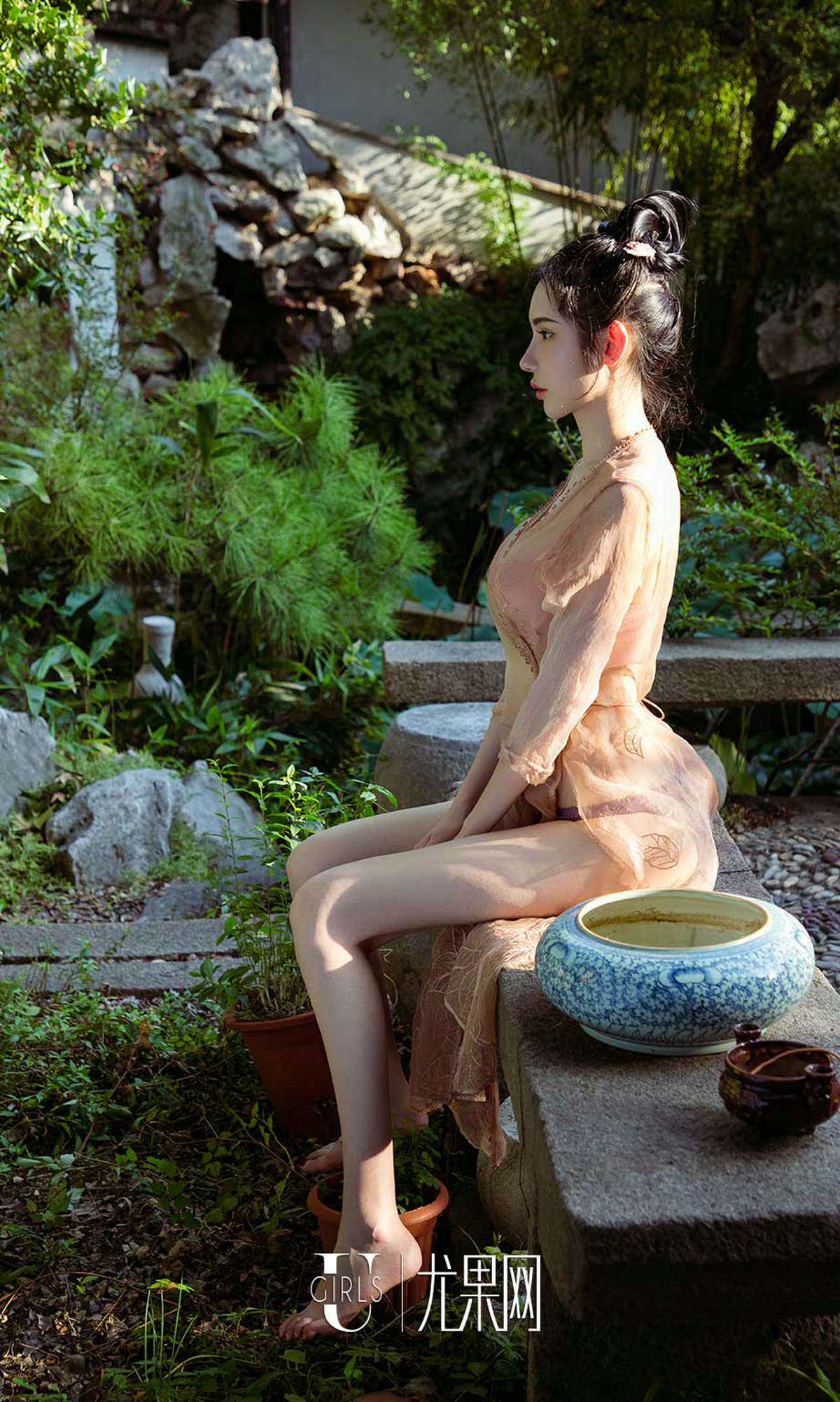 图片[2]-Ugirls爱尤物 NO.1250 萌琪琪 庭院深处-日更街拍