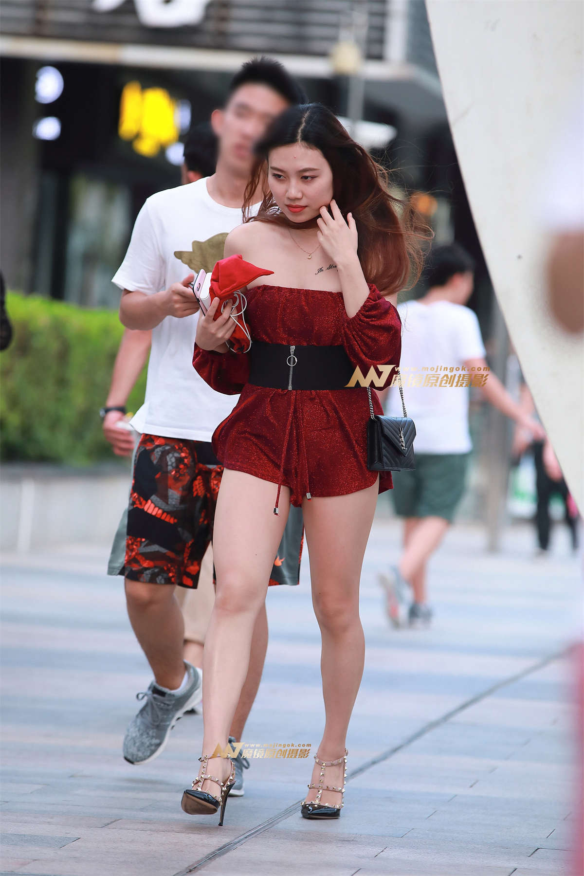 图片[2]-抹胸短裤，丰胸美腿-日更街拍