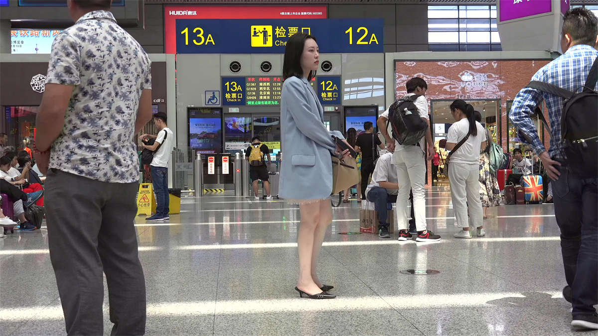 图片[2]-有气质的美女，无论在哪里都很显眼-日更街拍