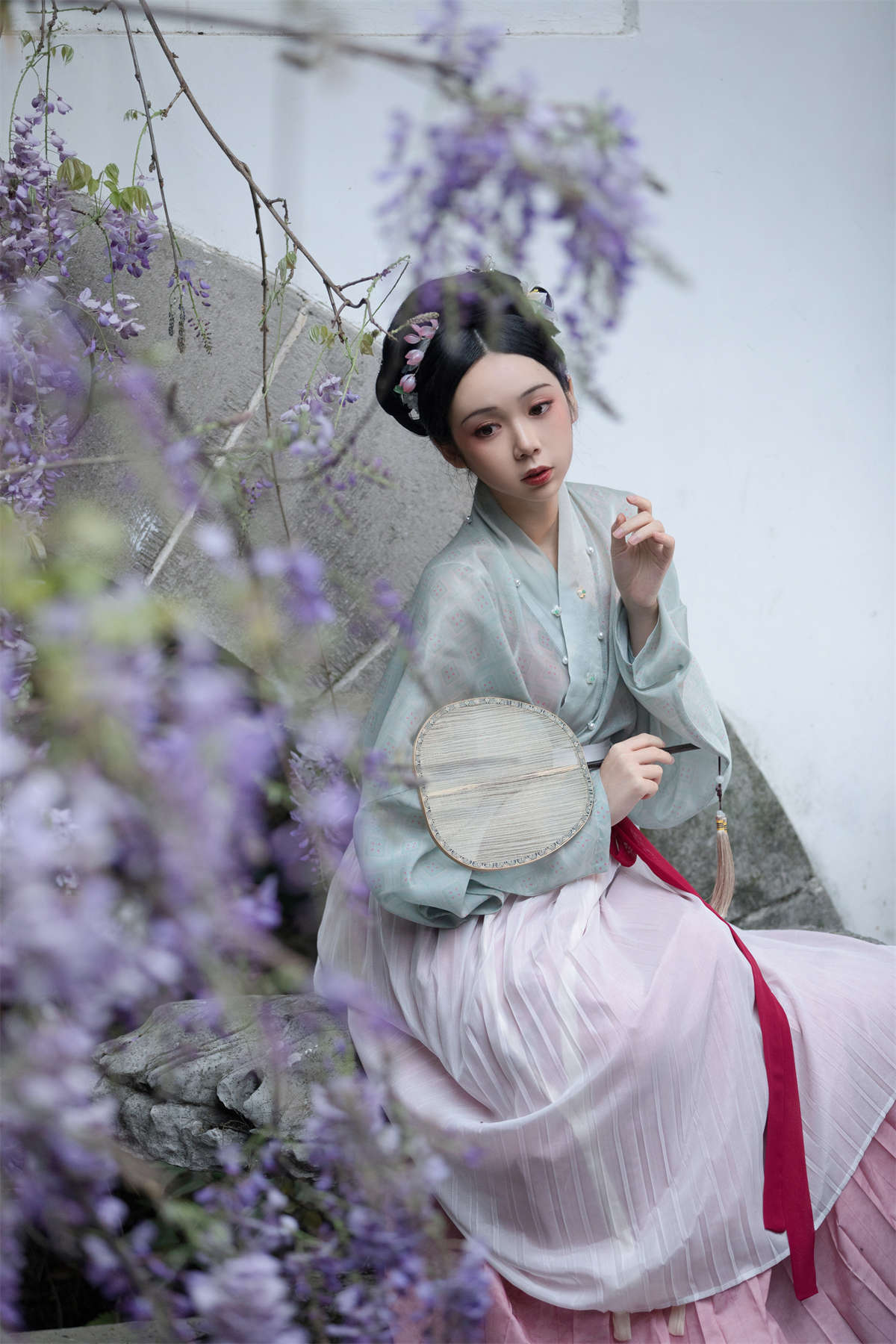 YITUYU艺图语 2023.04.22 潭上紫藤 槐枝--日更街拍