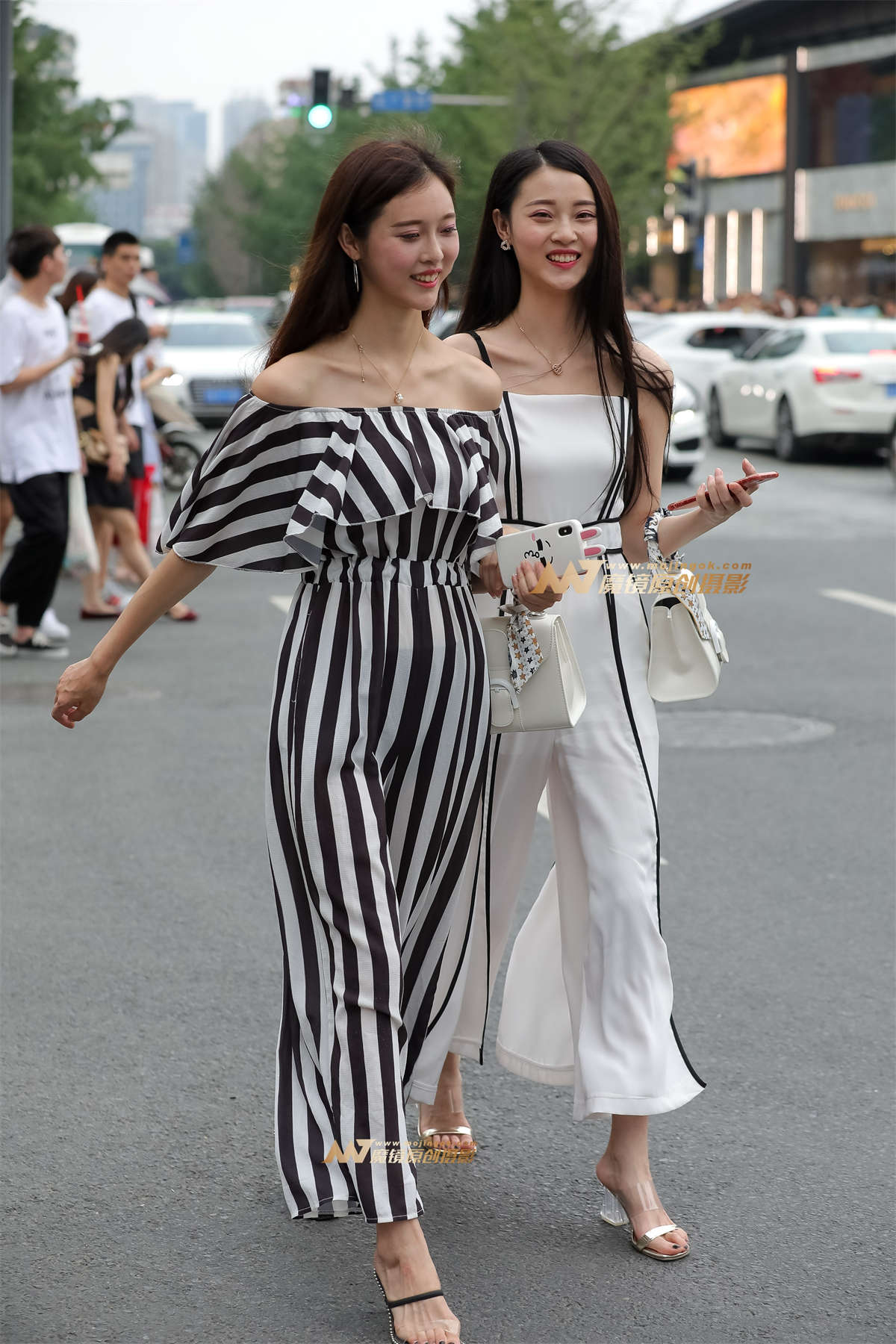 【凯恩赛帖】清新秀丽姐妹花 美女的气质不是谁都有!-日更街拍