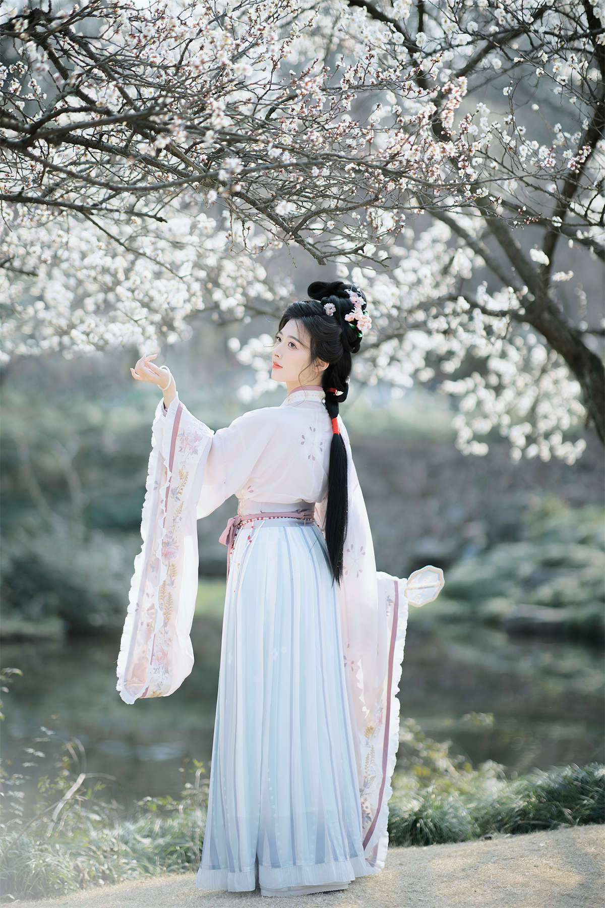 YITUYU艺图语 2023.03.08 初春探梅 明姝菜菜-日更街拍