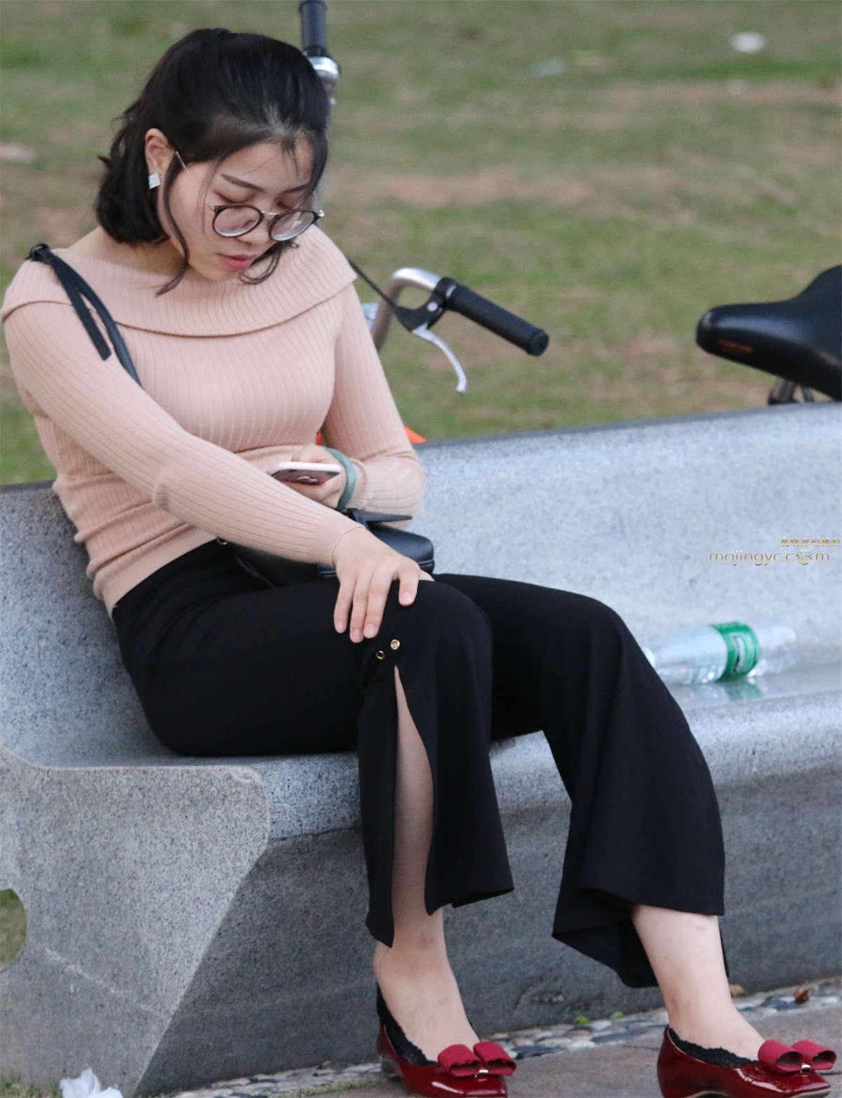 紧黑裤-日更街拍