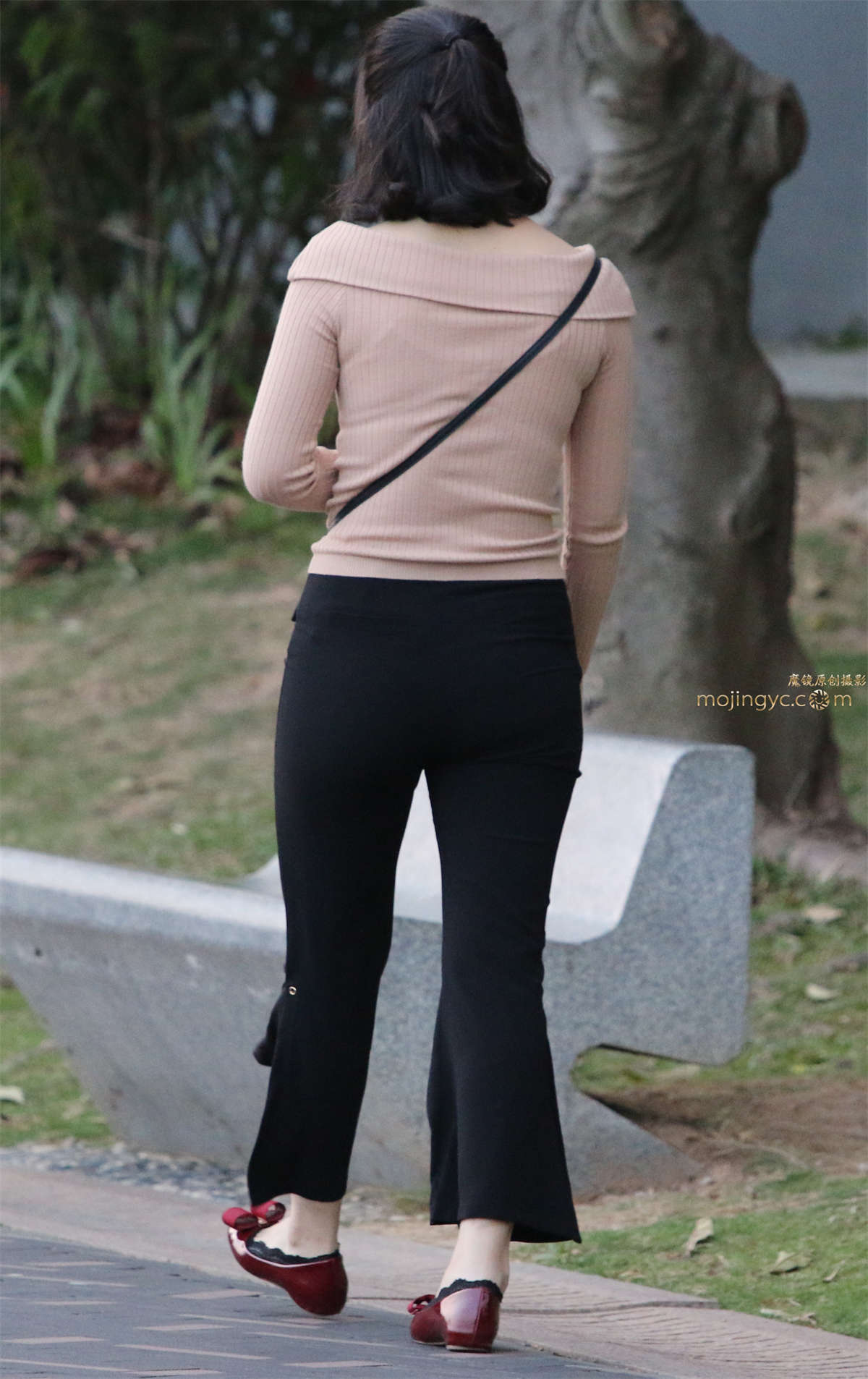 图片[2]-紧黑裤-日更街拍