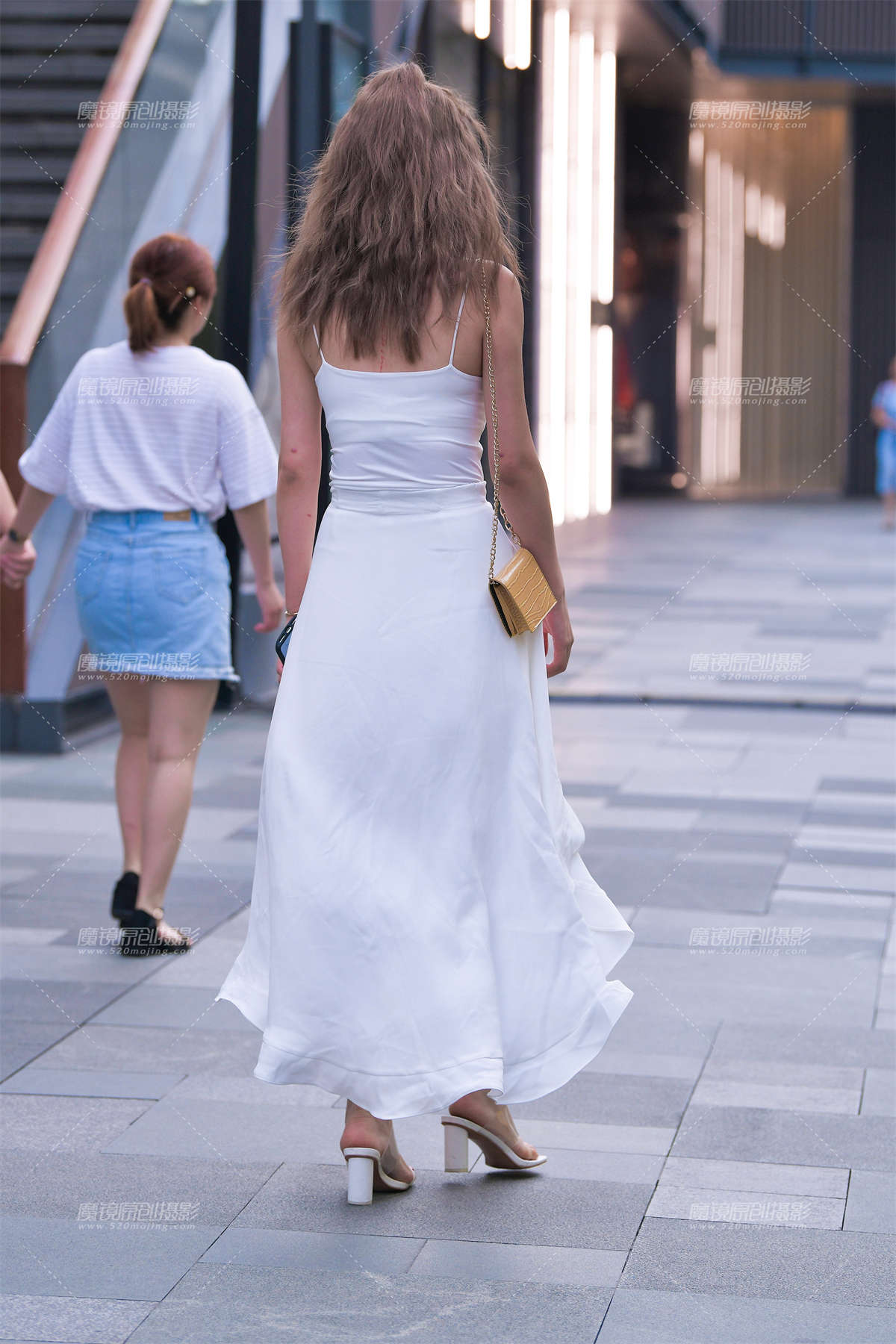 图片[2]-【视觉冲击赛贴】性感丰满，美腿，小姐姐-日更街拍