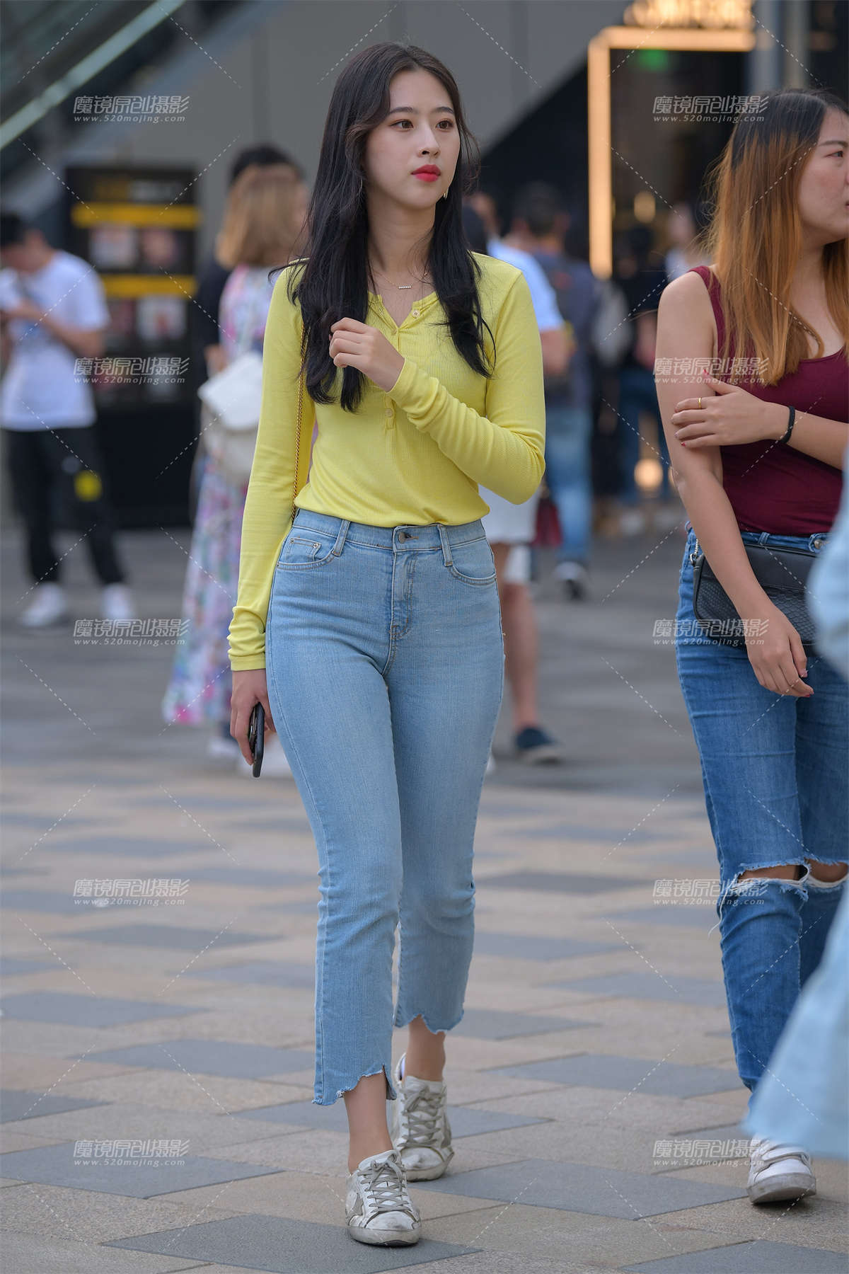 【街拍之魂赛帖】饱满紧牛小妹-日更街拍