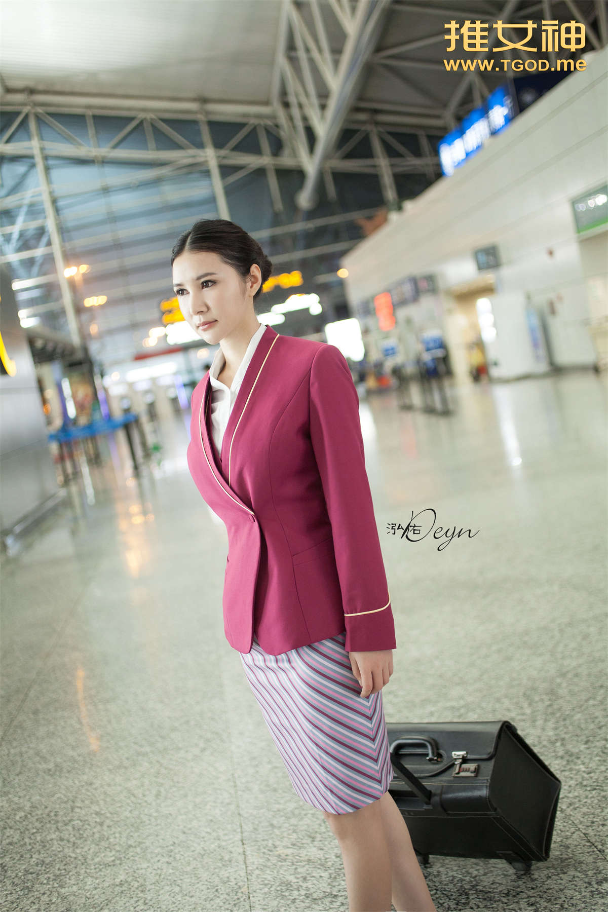 TGOD推女神 2014.10.23 顾欣怡 空港迷失 空姐的私生活（上)-日更街拍