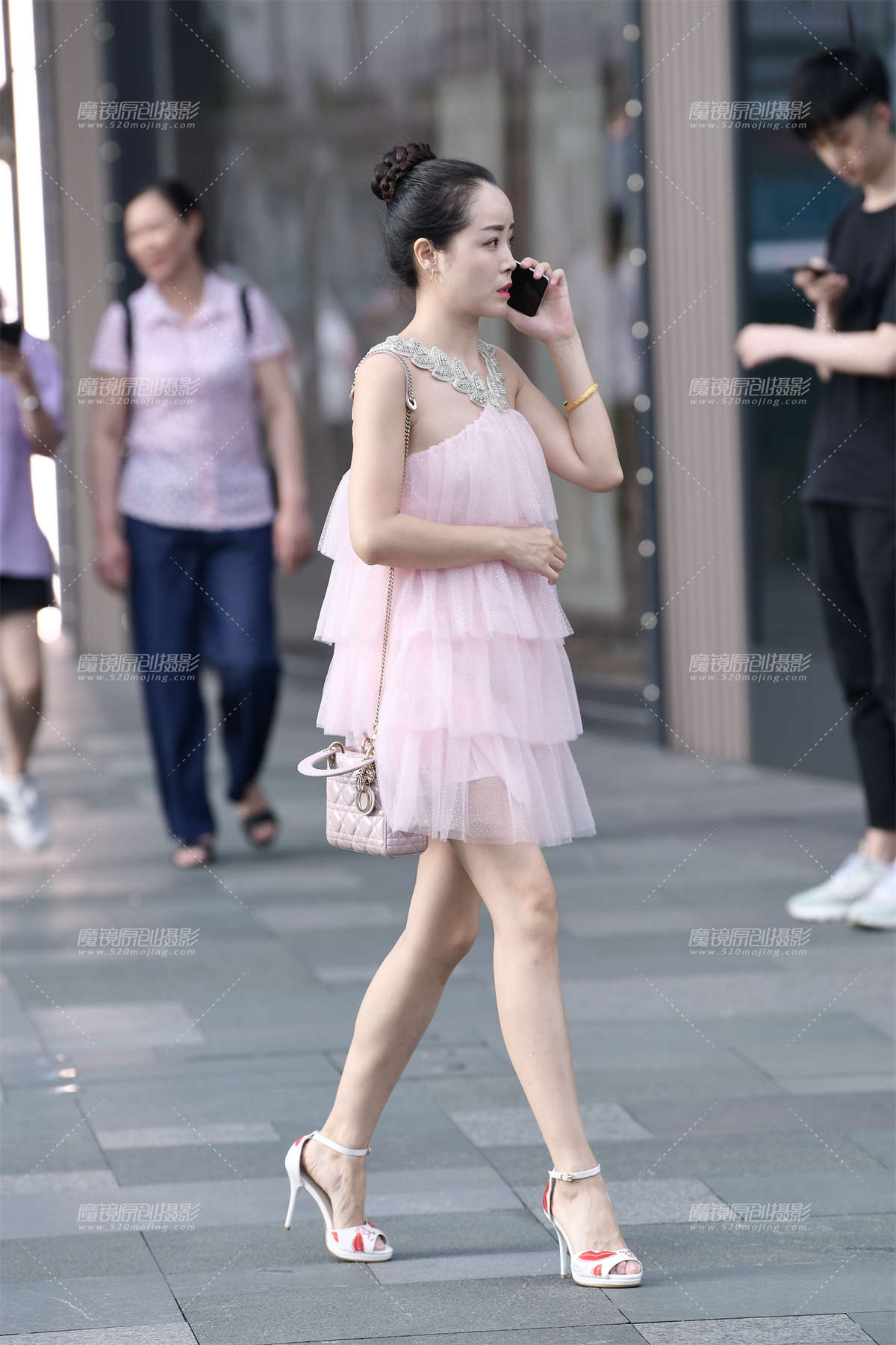 透粉蛋糕裙-日更街拍