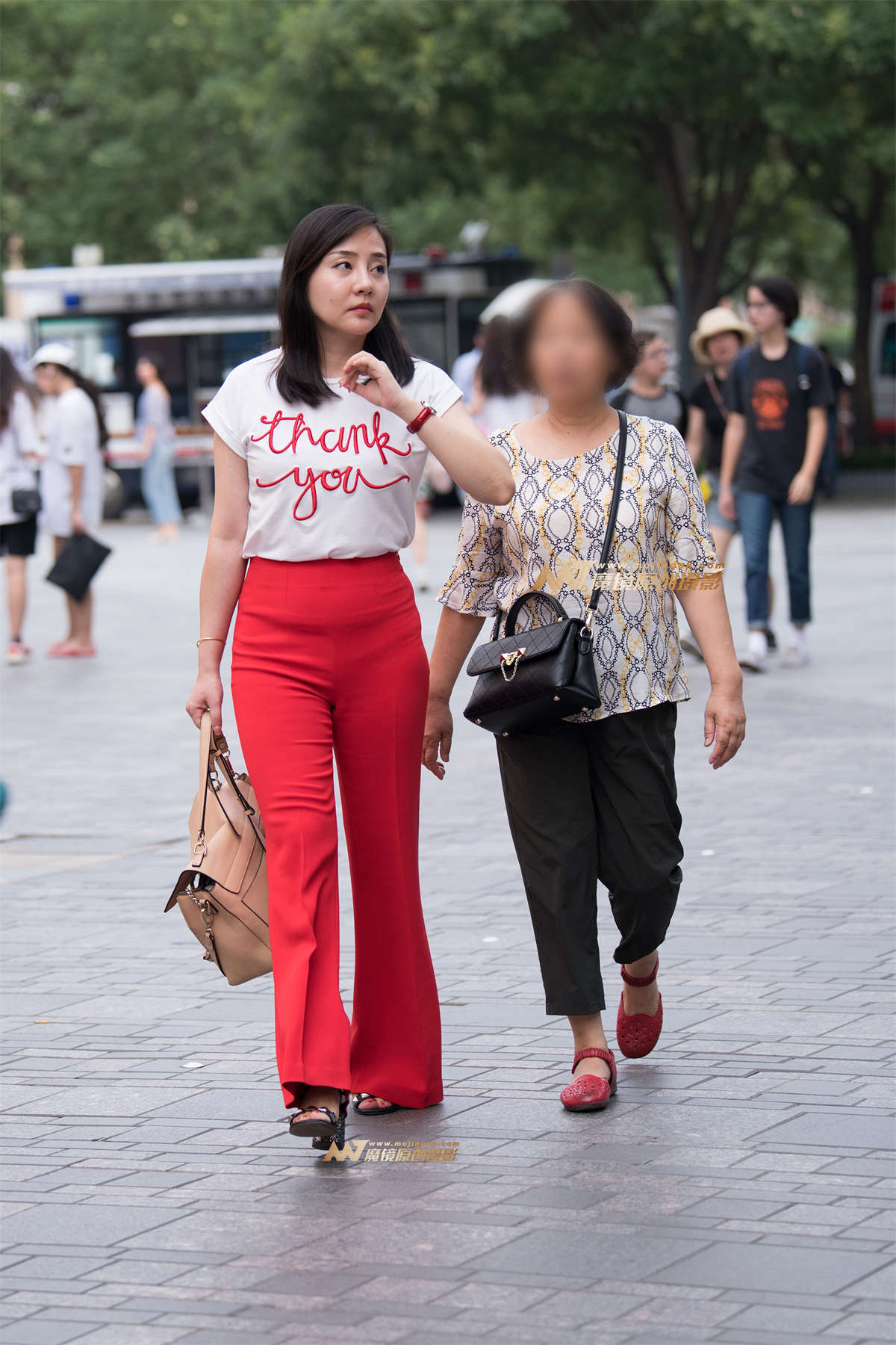 【一只傻麋鹿赛帖】淡雅韵味、红裤轻熟女-日更街拍