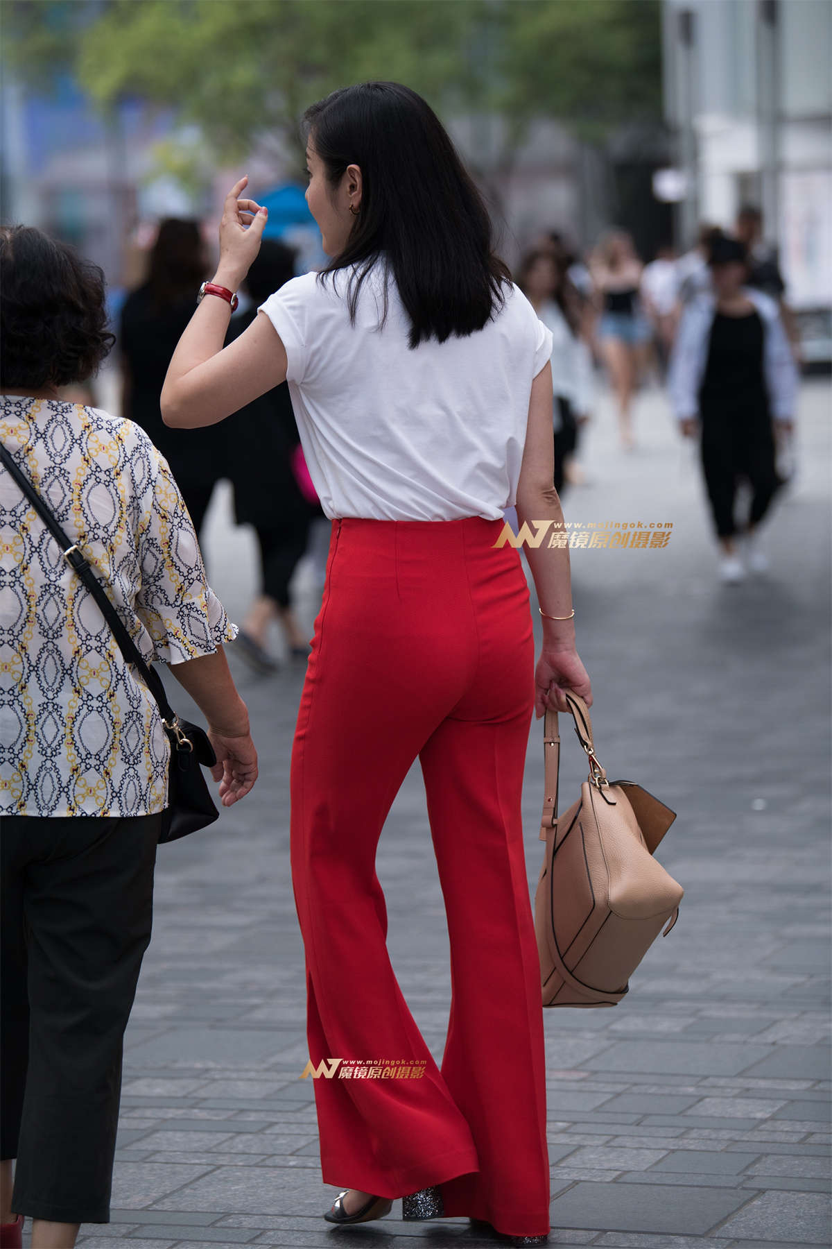 图片[2]-【一只傻麋鹿赛帖】淡雅韵味、红裤轻熟女-日更街拍