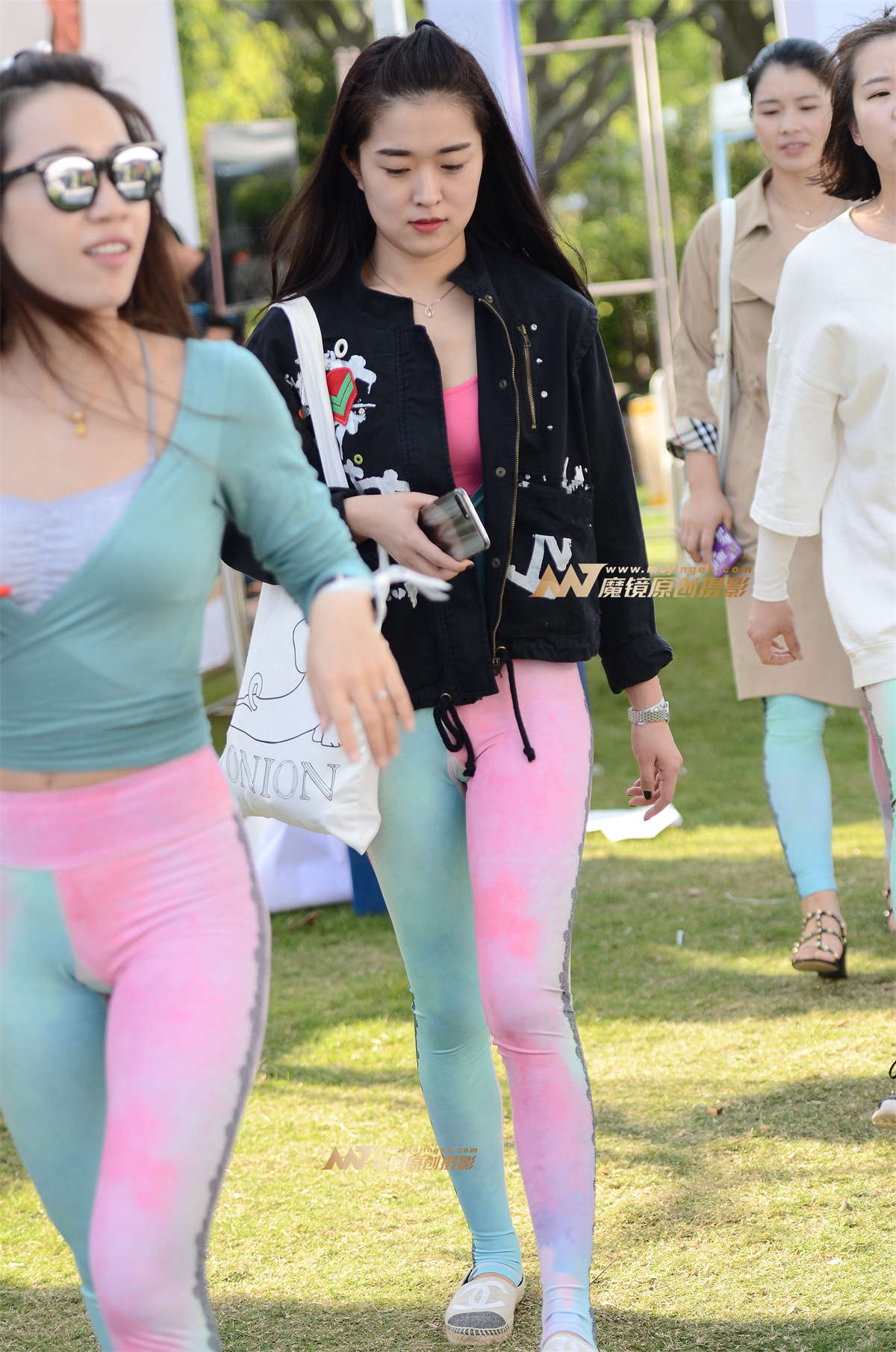 【神摄手赛帖】红绿彩紧身裤-日更街拍