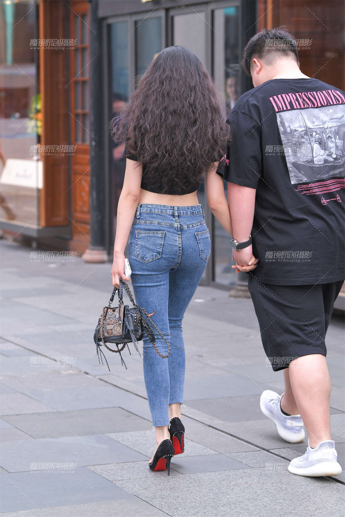 图片[2]-短T恤，紧牛，高跟女友-日更街拍