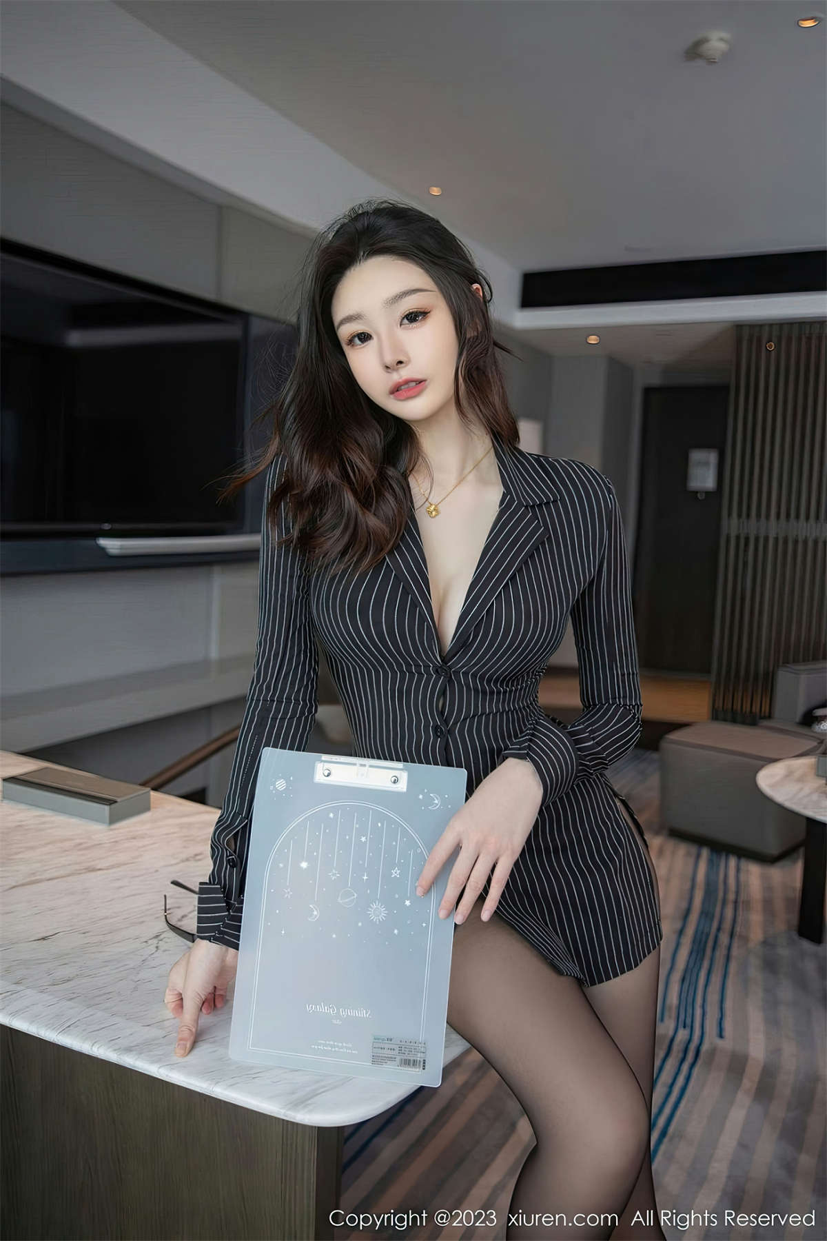 Xiuren秀人网 2023.03.07 No.6376 是小逗逗-日更街拍