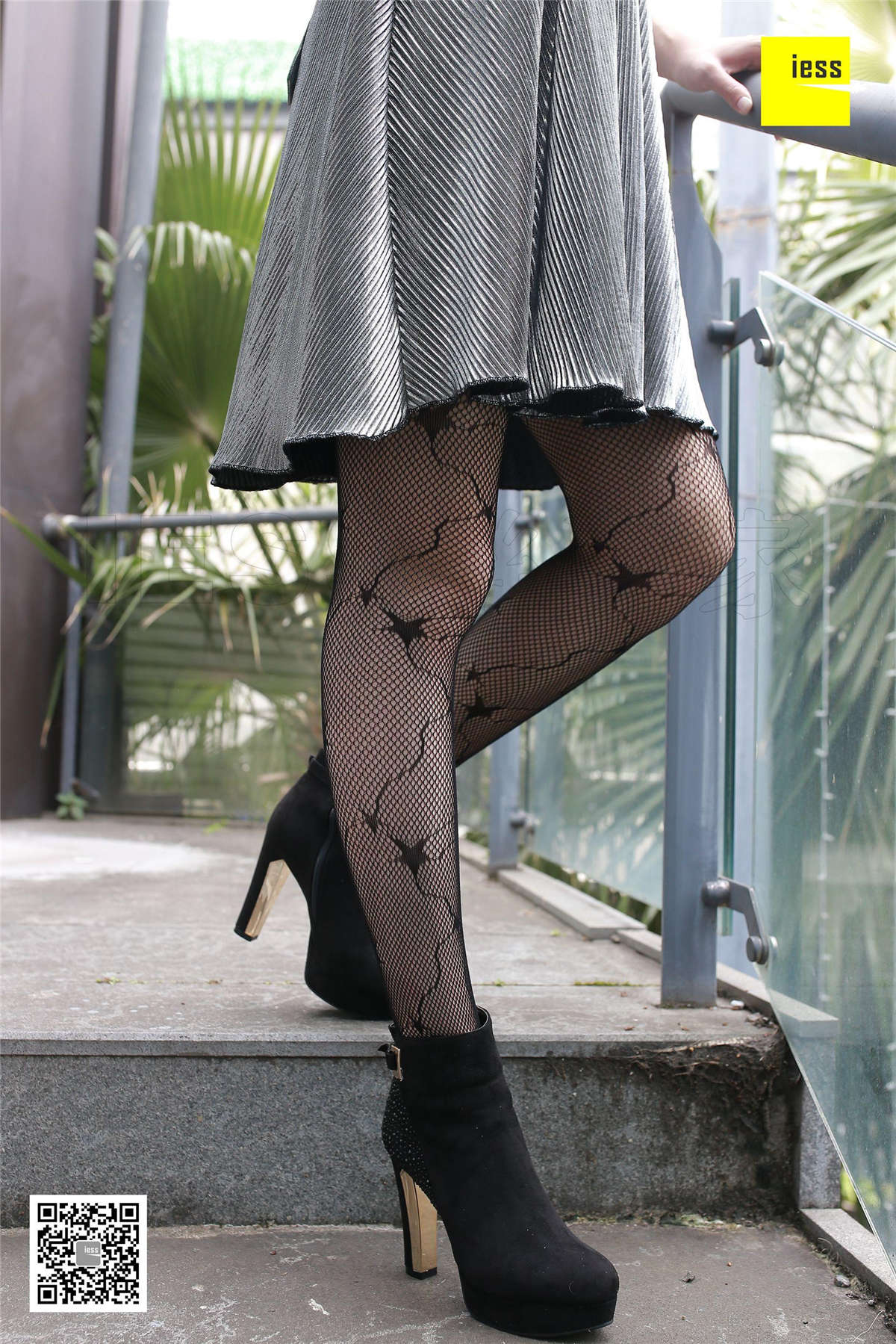 IESS异思趣向 丝享家158期：星星网袜与短靴紫紫-日更街拍