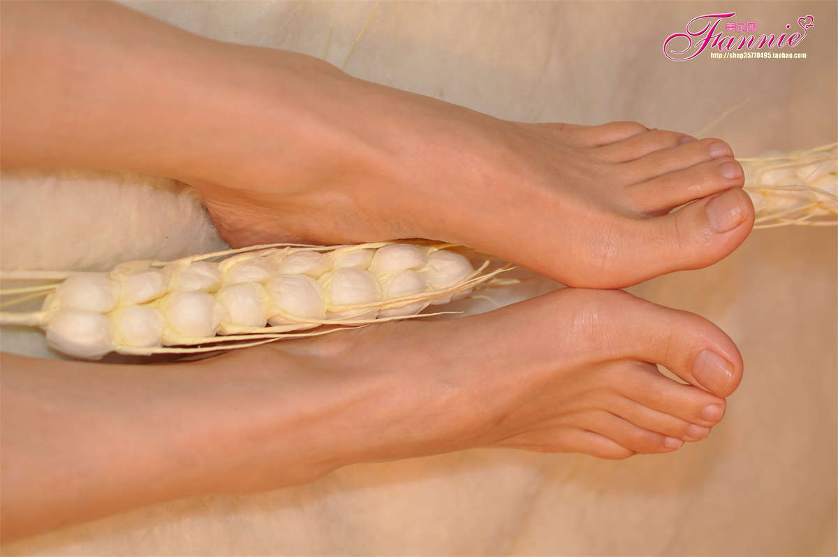 Fannie芬妮美足园NO.592 玉趾如蚕向花语（2）-日更街拍