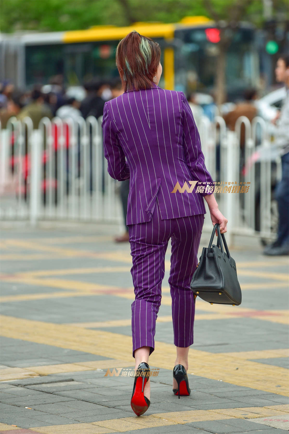 图片[2]-气质高雅 仪态不凡 的短发御姐-日更街拍