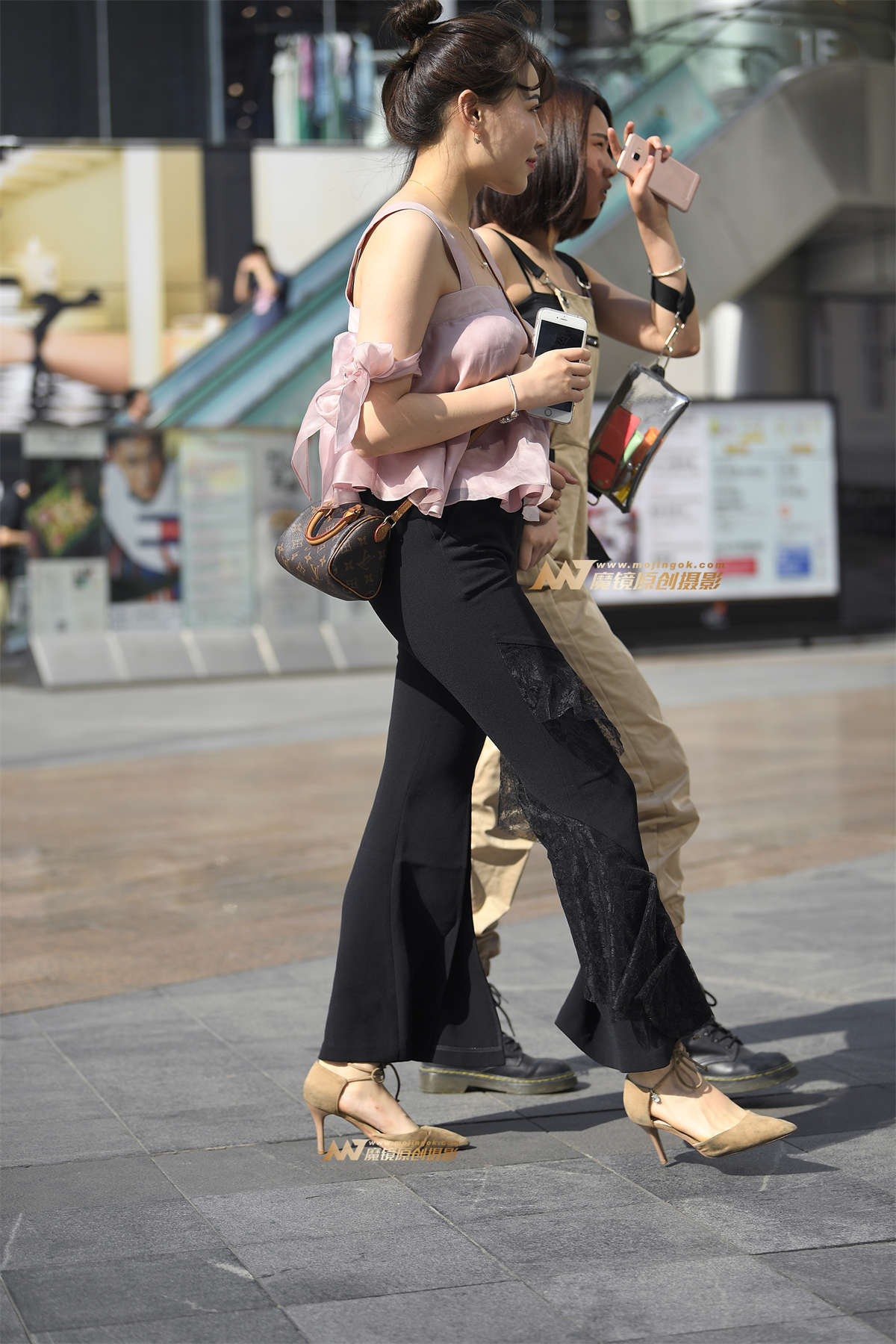 【一只傻麋鹿赛帖】粉衣黑裤美女-日更街拍