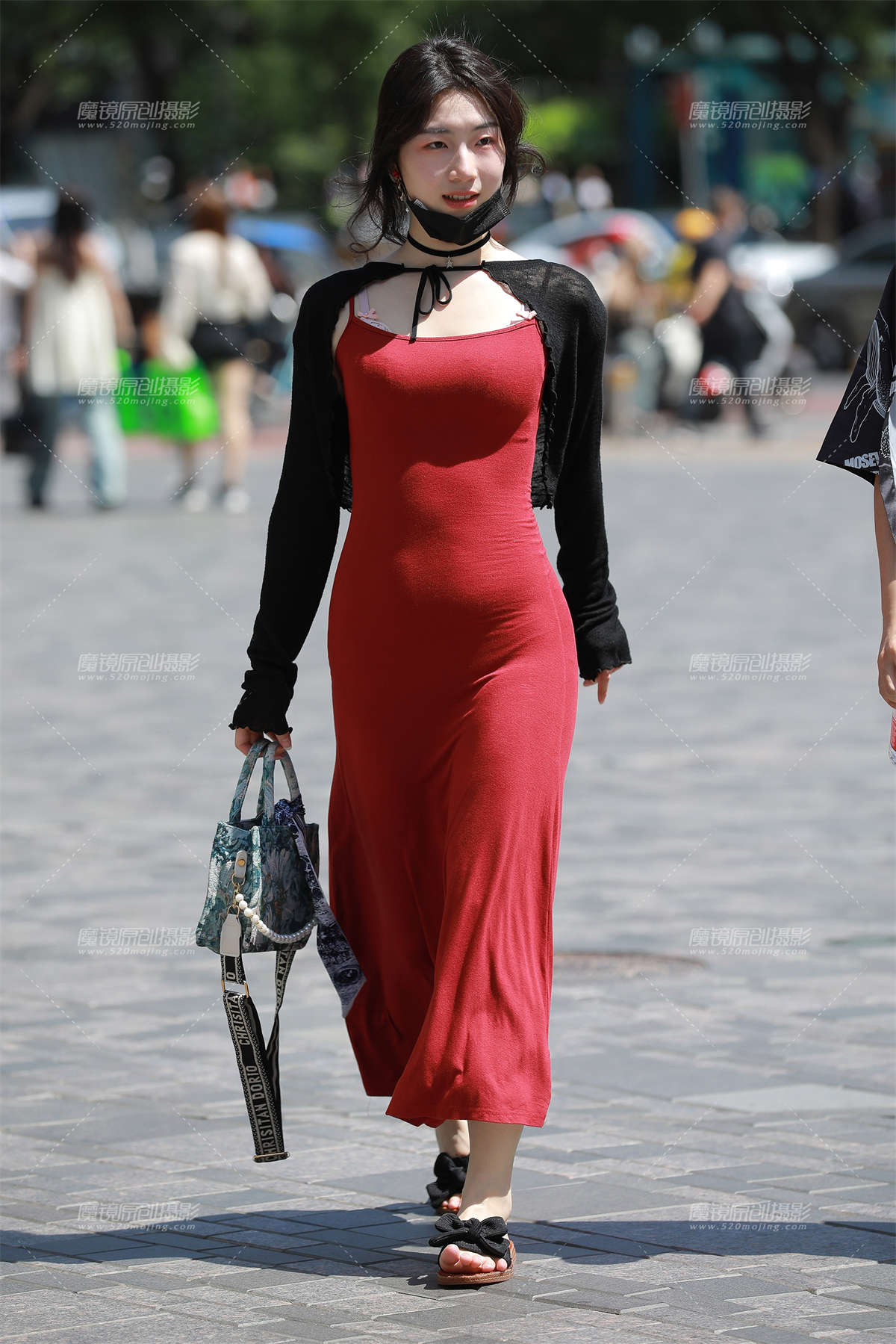 图片[2]-【玻璃街拍】红色紧身包臀裙-日更街拍