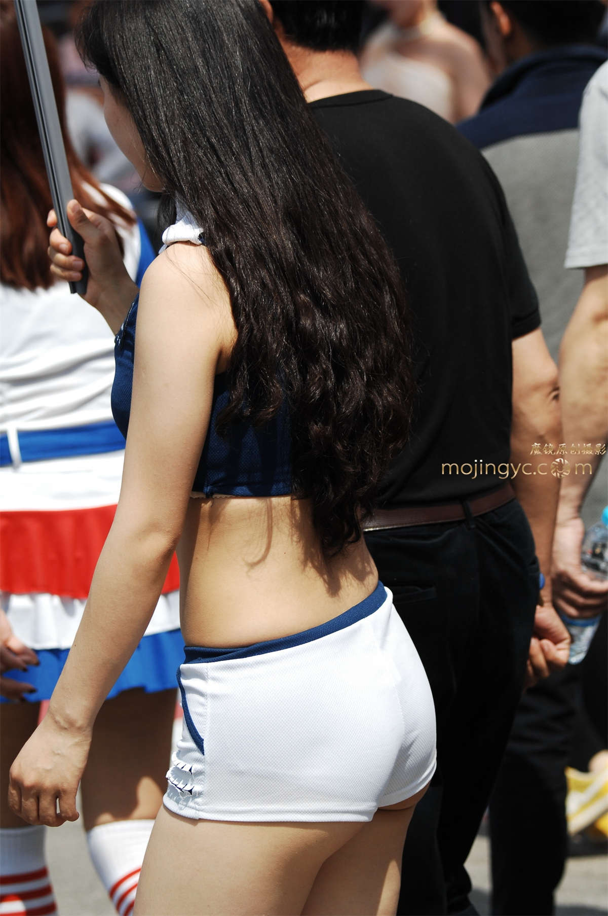 2016-09-05紧身超薄短裤妹妹丰臀29张-日更街拍