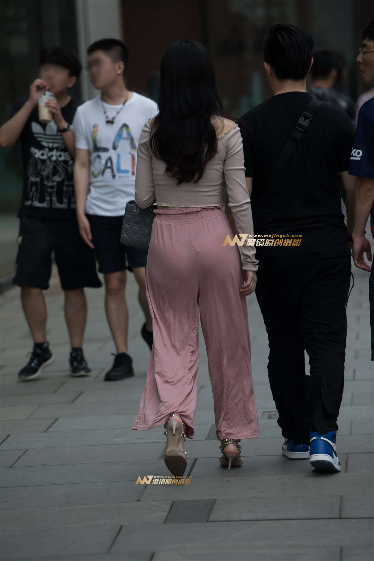 图片[2]-【一只傻麋鹿赛帖】丰满、圆润、性感橙色贴身紧身裤美女-日更街拍