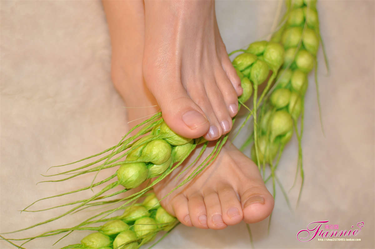 图片[2]-Fannie芬妮美足园NO.594 玉趾如蚕向花语（4）-日更街拍