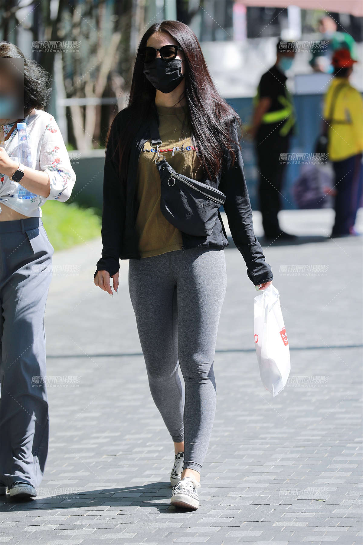 灰色瑜伽裤小妹-日更街拍