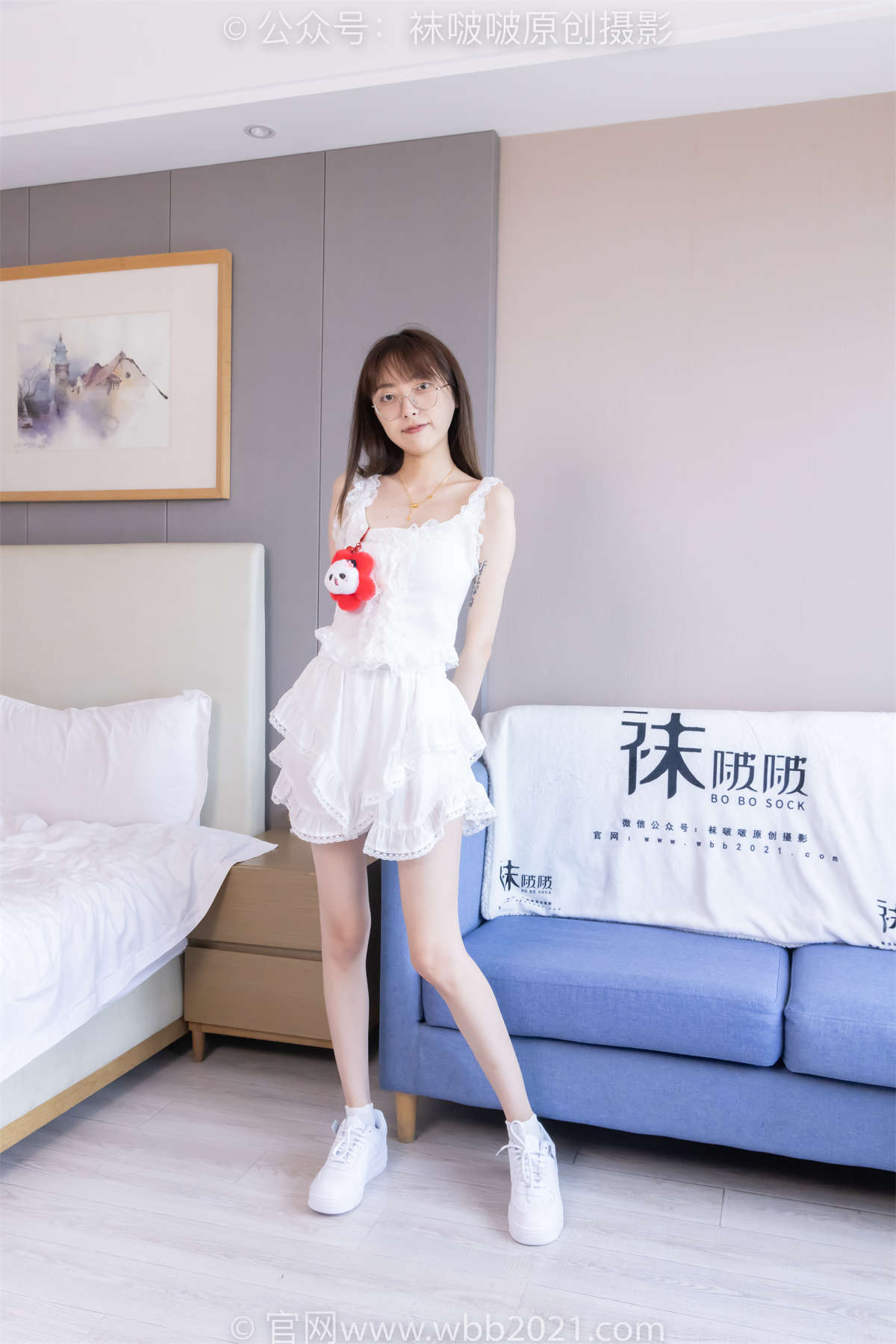 图片[2]-袜啵啵 No.417 稚予-板鞋、白棉袜、裸足（黑色美甲）、裸足部分脚底抹精油、脚部特写较多 超长花絮版-日更街拍