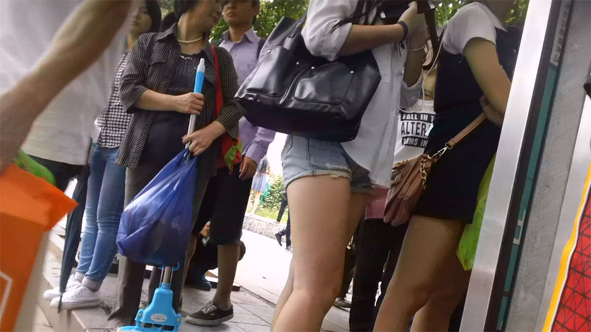 图片[2]-超短牛仔热裤-日更街拍