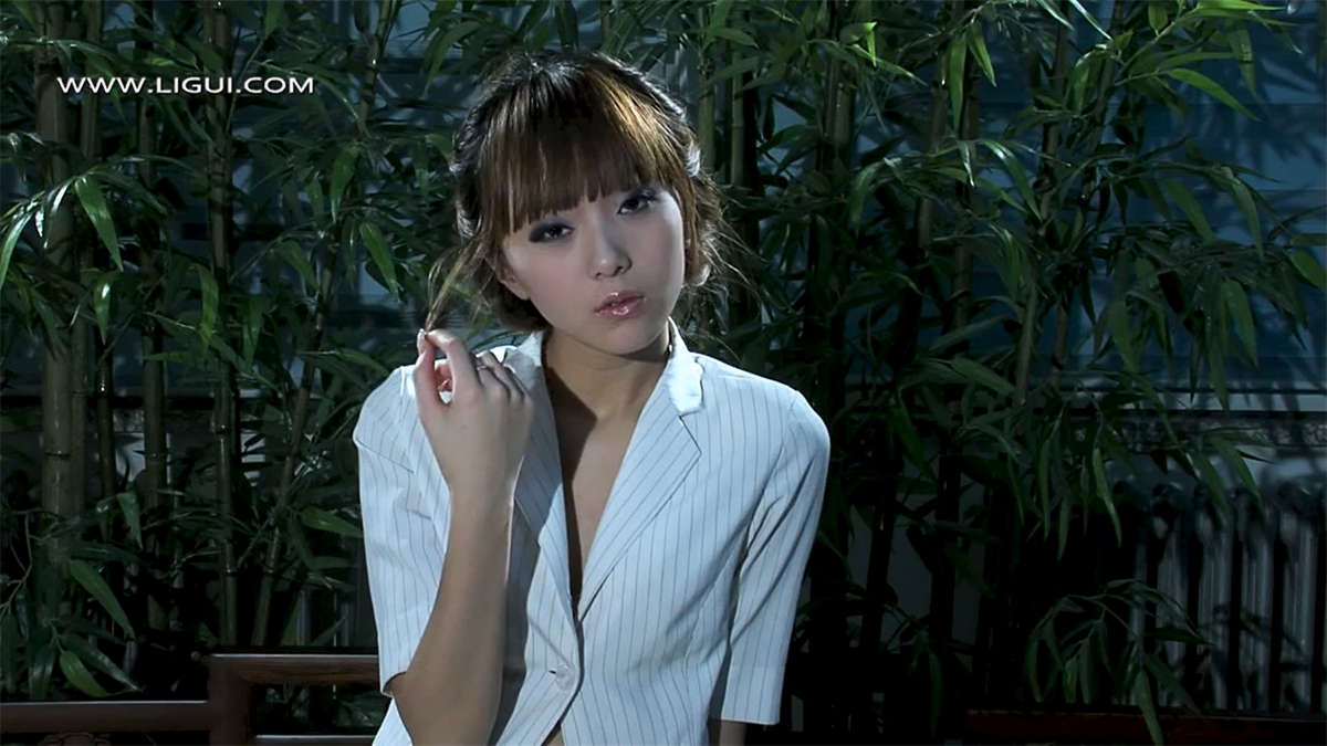 Ligui丽柜视频 2020.04.13 欲望萝莉 桃子-日更街拍