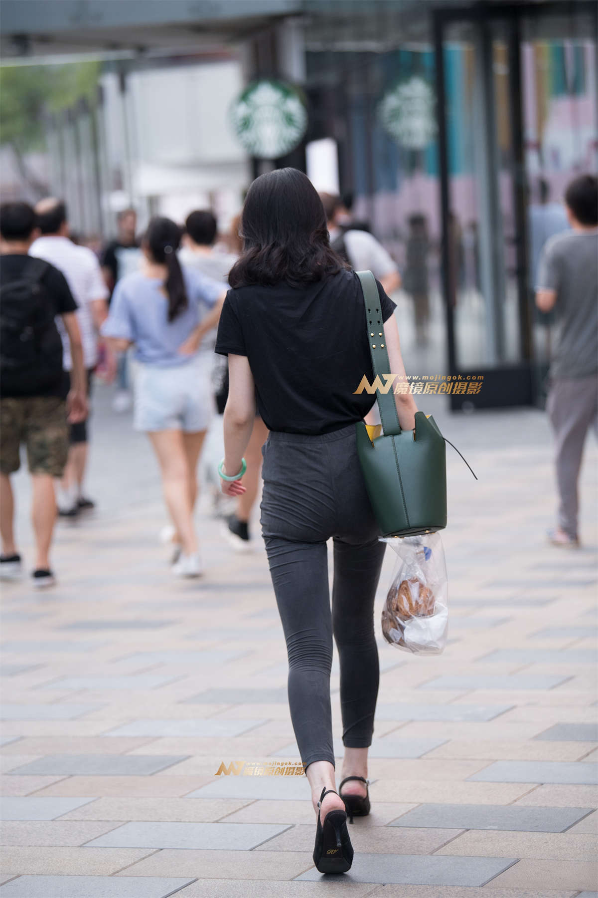 图片[2]-【一只傻麋鹿赛帖】干练紧身灰裤美少妇-日更街拍