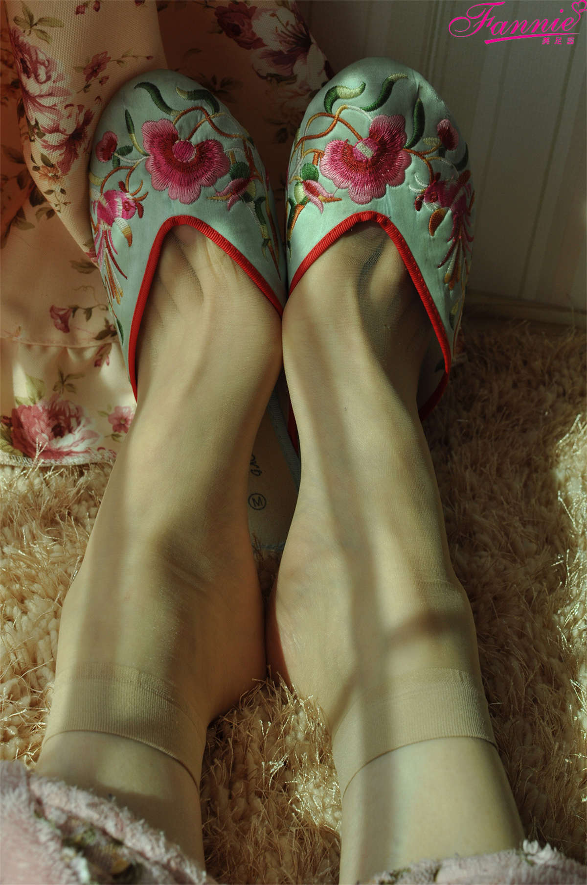 图片[2]-Fannie芬妮美足园NO.262 午后斜阳 温暖惬意（短肉丝2）-日更街拍