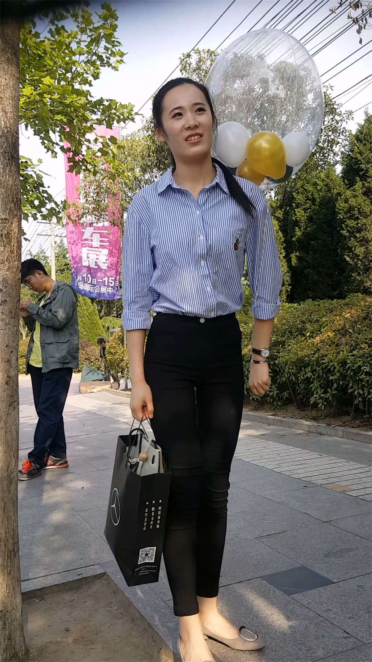 性感大方迷人的长腿女神-日更街拍