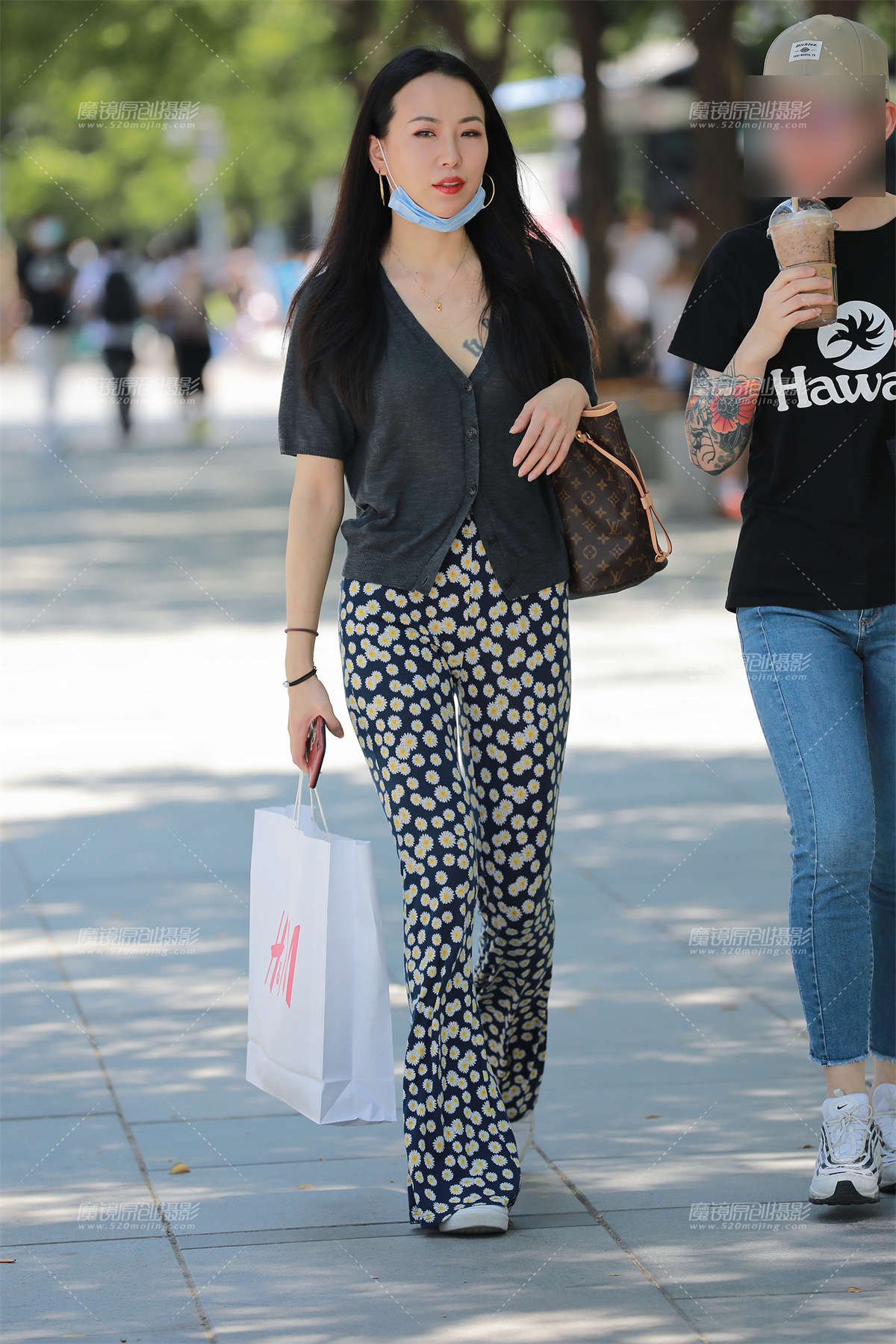 图片[2]-紧身裤职场小姐姐-日更街拍