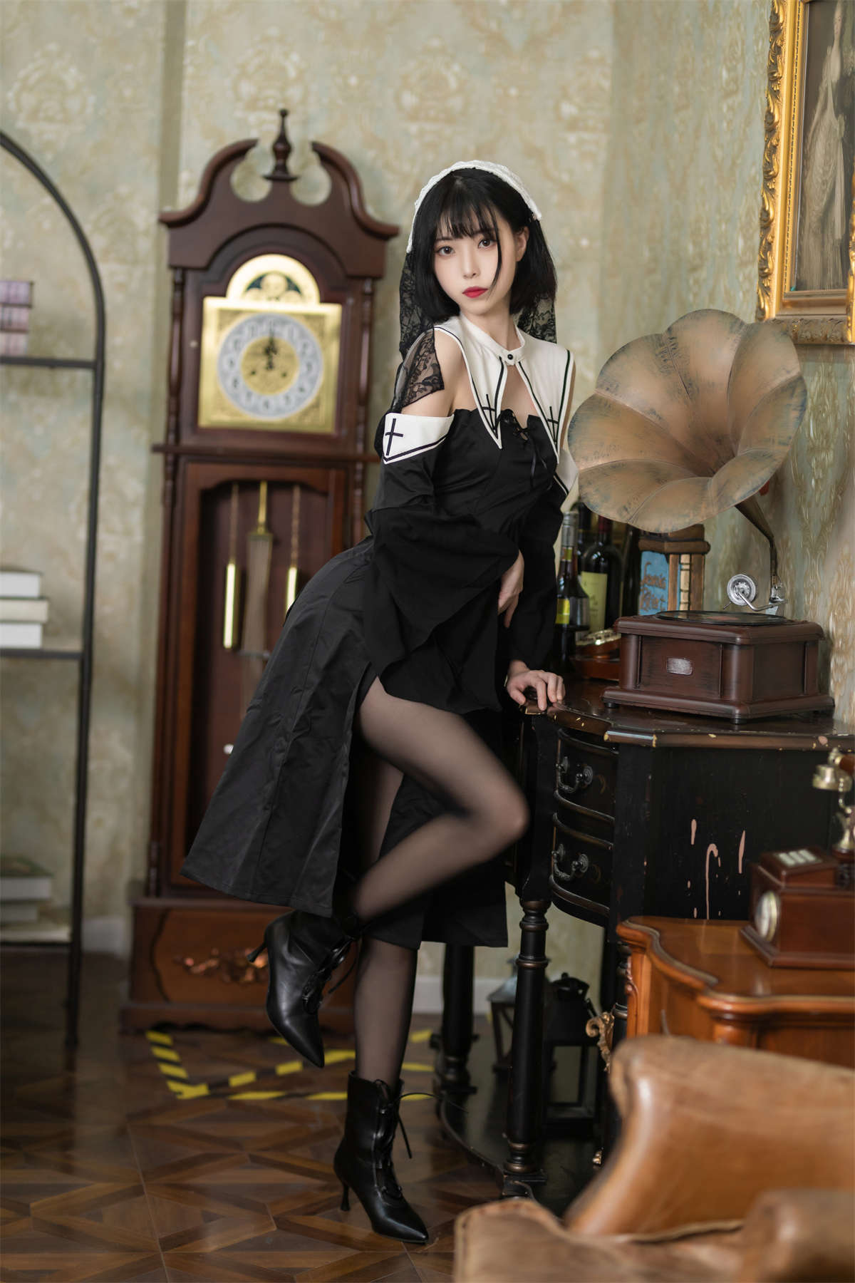 图片[2]-许岚(叁月life) 暗黑修女-日更街拍