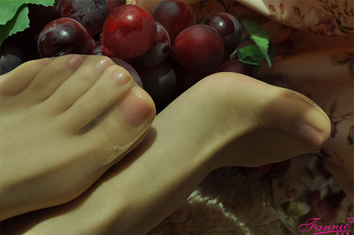 图片[2]-Fannie芬妮美足园NO.263 午后斜阳 温暖惬意（短肉丝3）-日更街拍