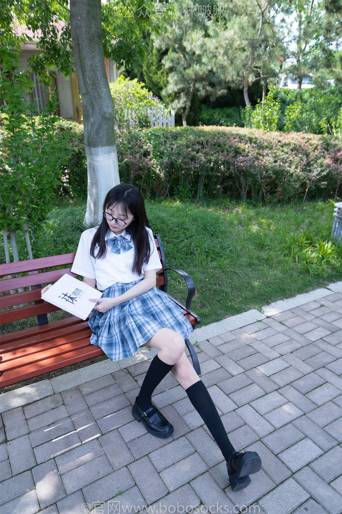 图片[2]-袜啵啵 No.007 稚予-JK制服、皮鞋、黑色中筒棉袜、肉丝常规版-日更街拍