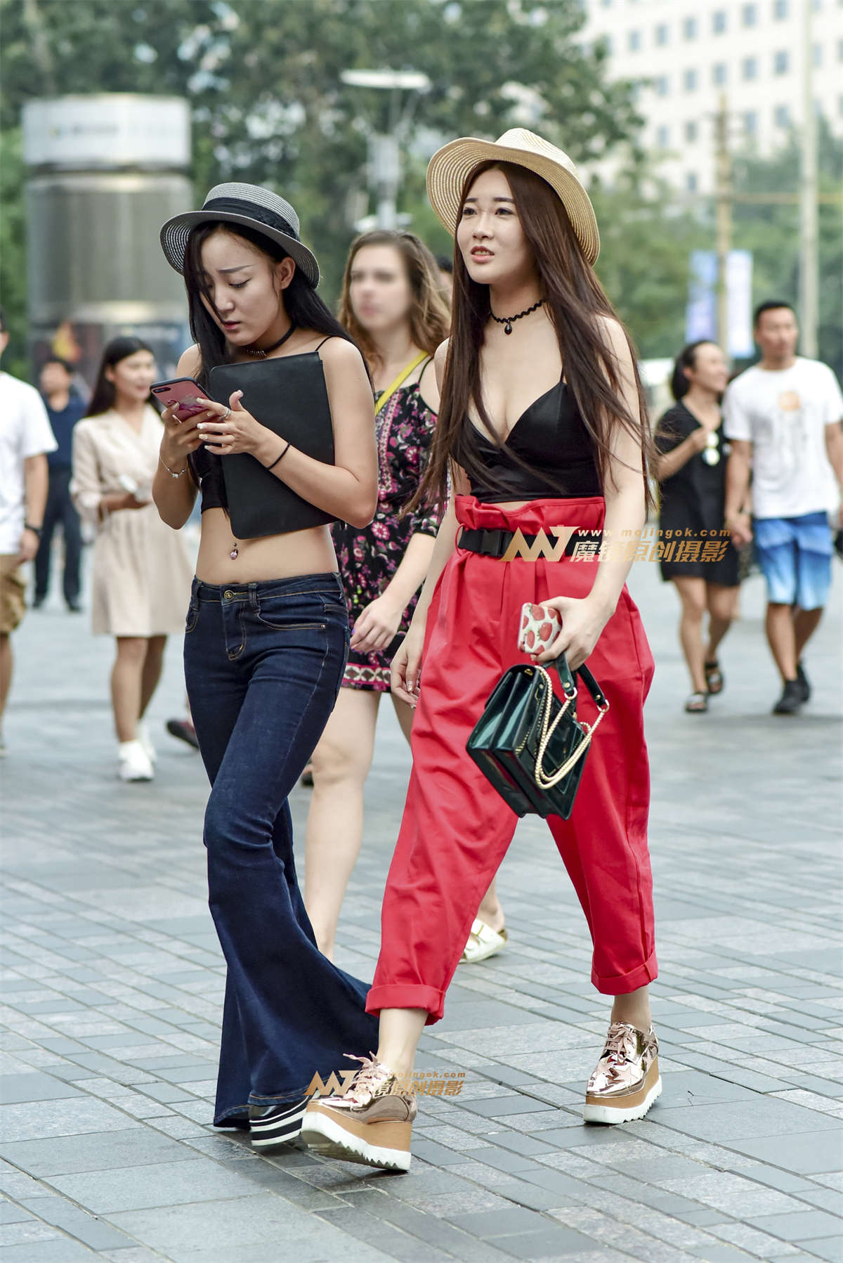 时尚性感姐妹花-日更街拍