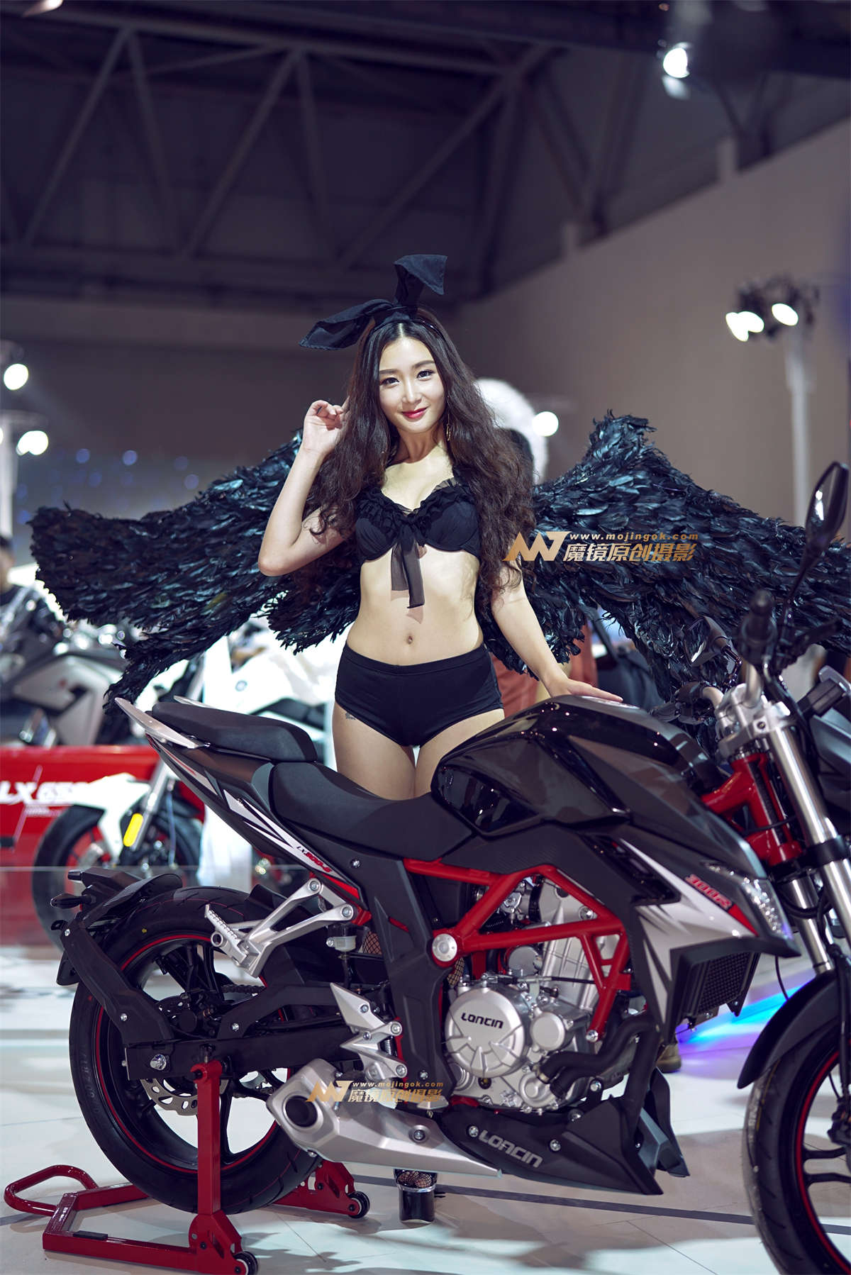 摩托车展极品丝袜美腿-日更街拍