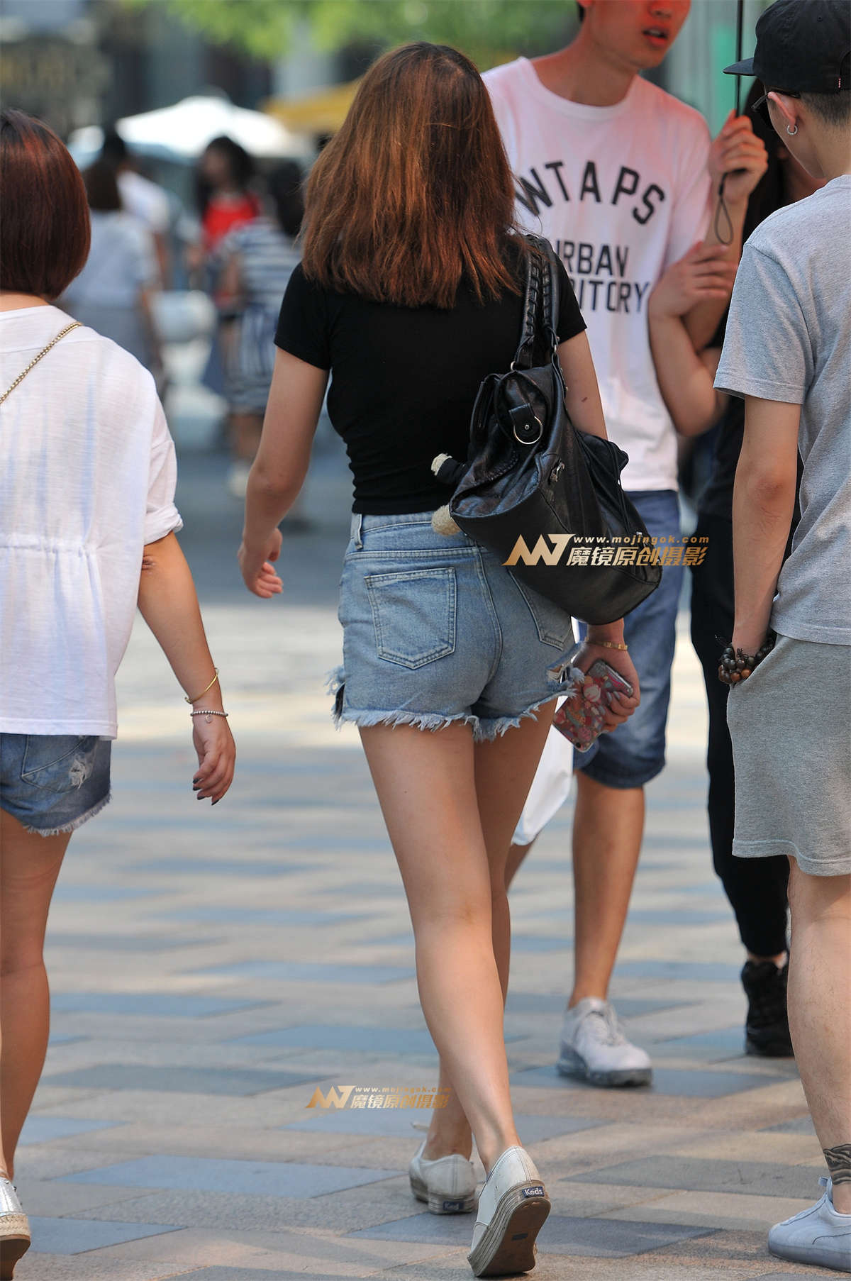 图片[2]-丰满上围 紧身T恤 碎边热裤-日更街拍